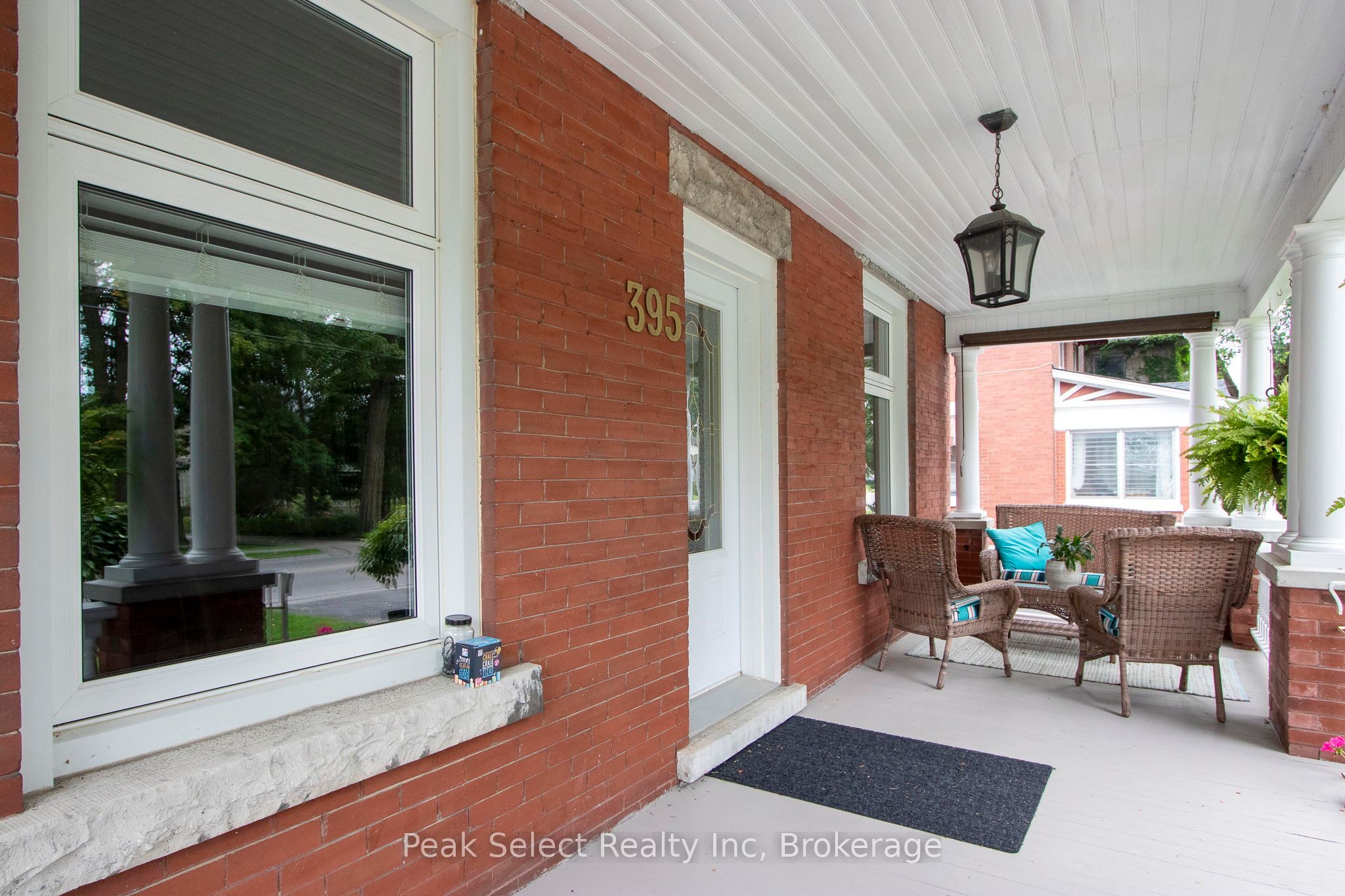 395 QUEEN Street E
