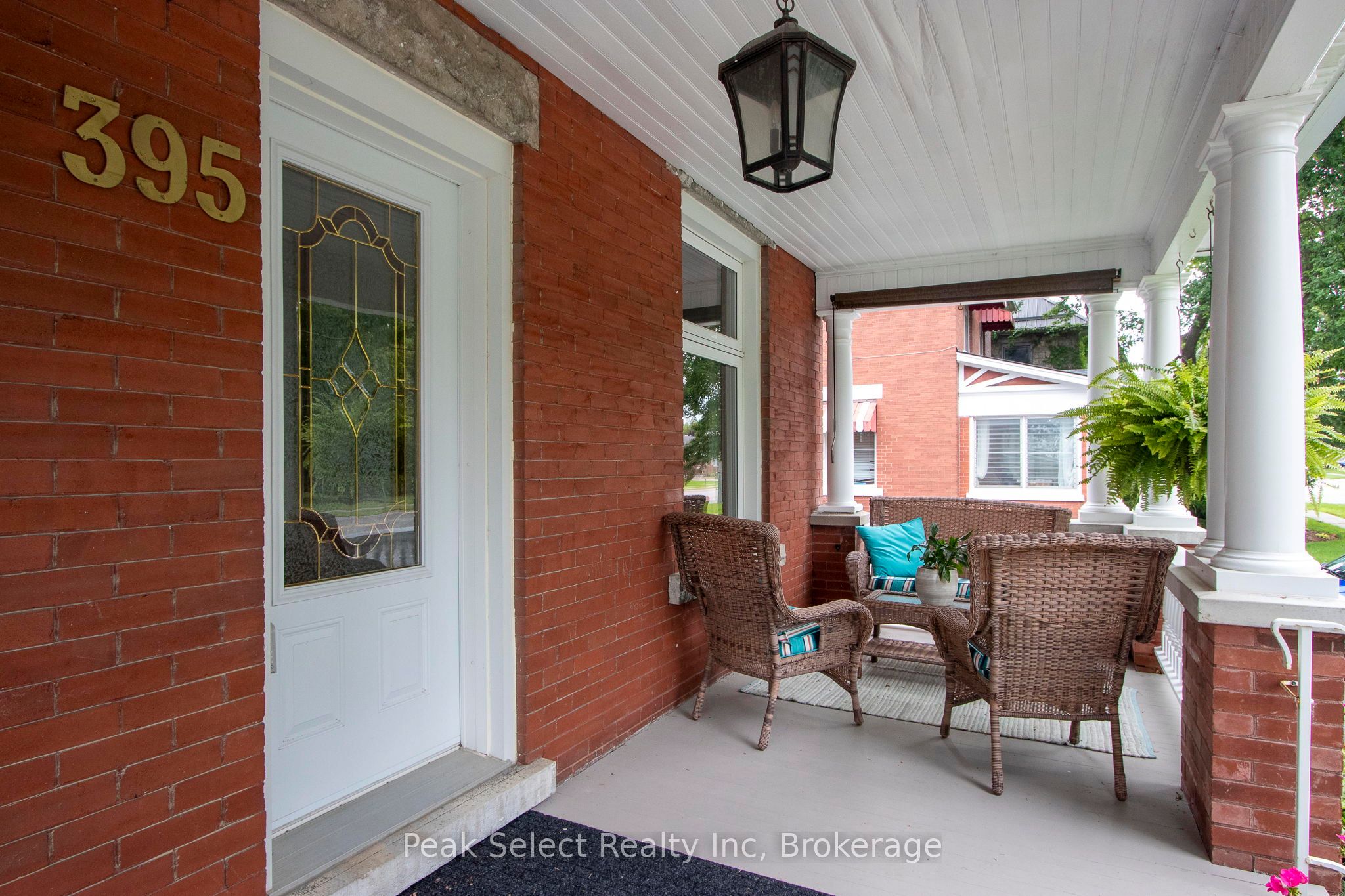 395 QUEEN Street E