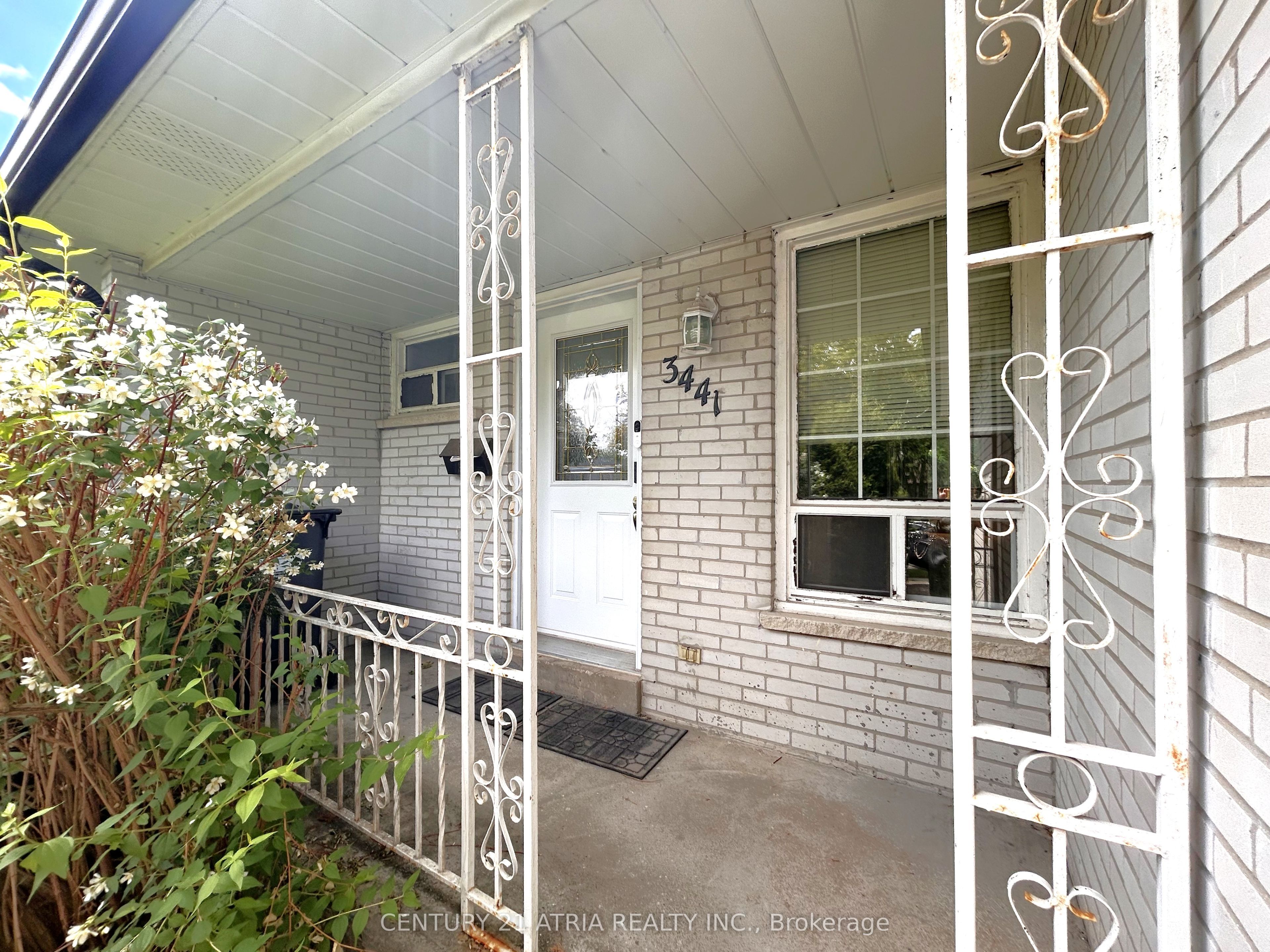 3441 Oakglade Crescent