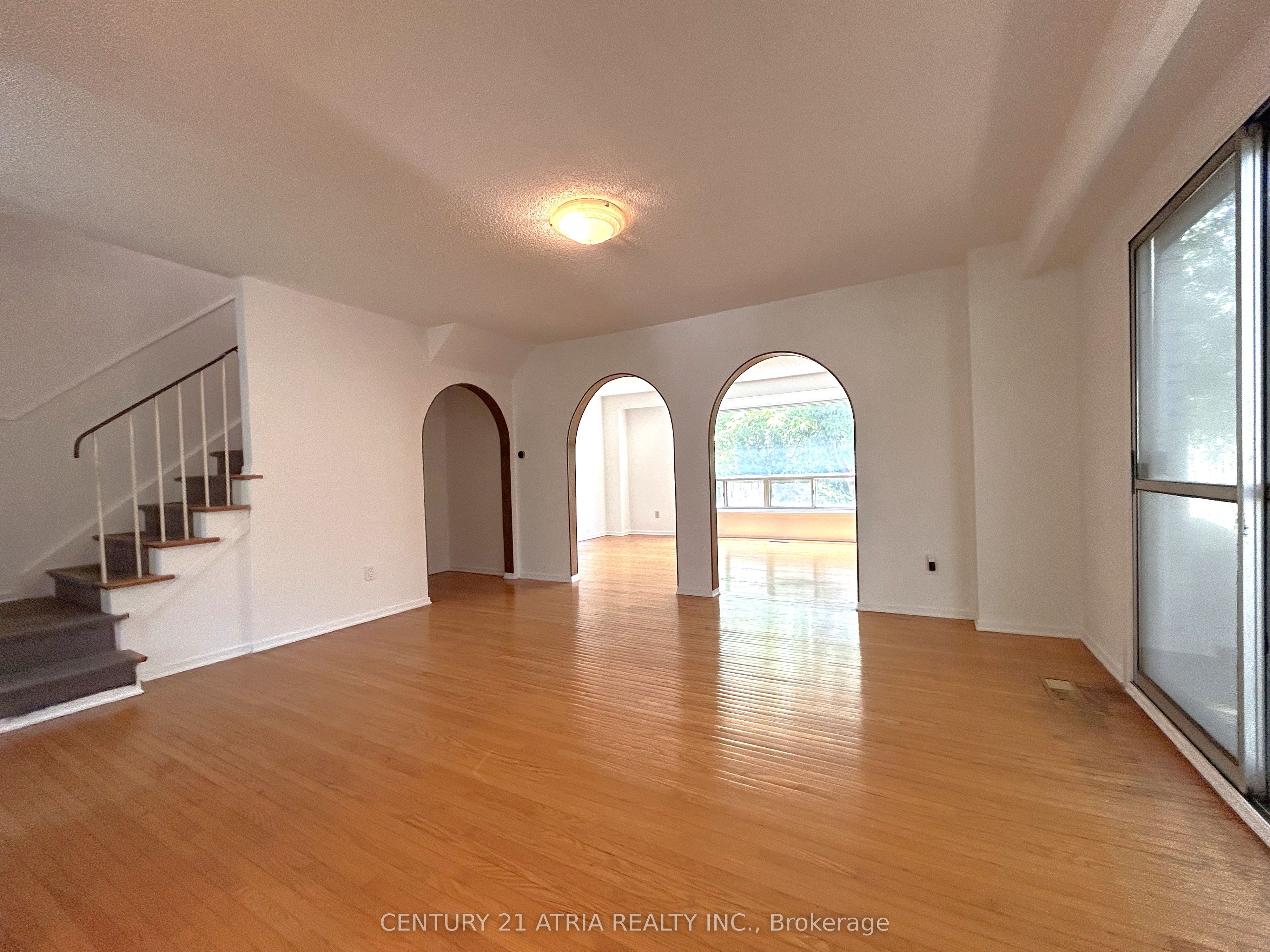3441 Oakglade Crescent