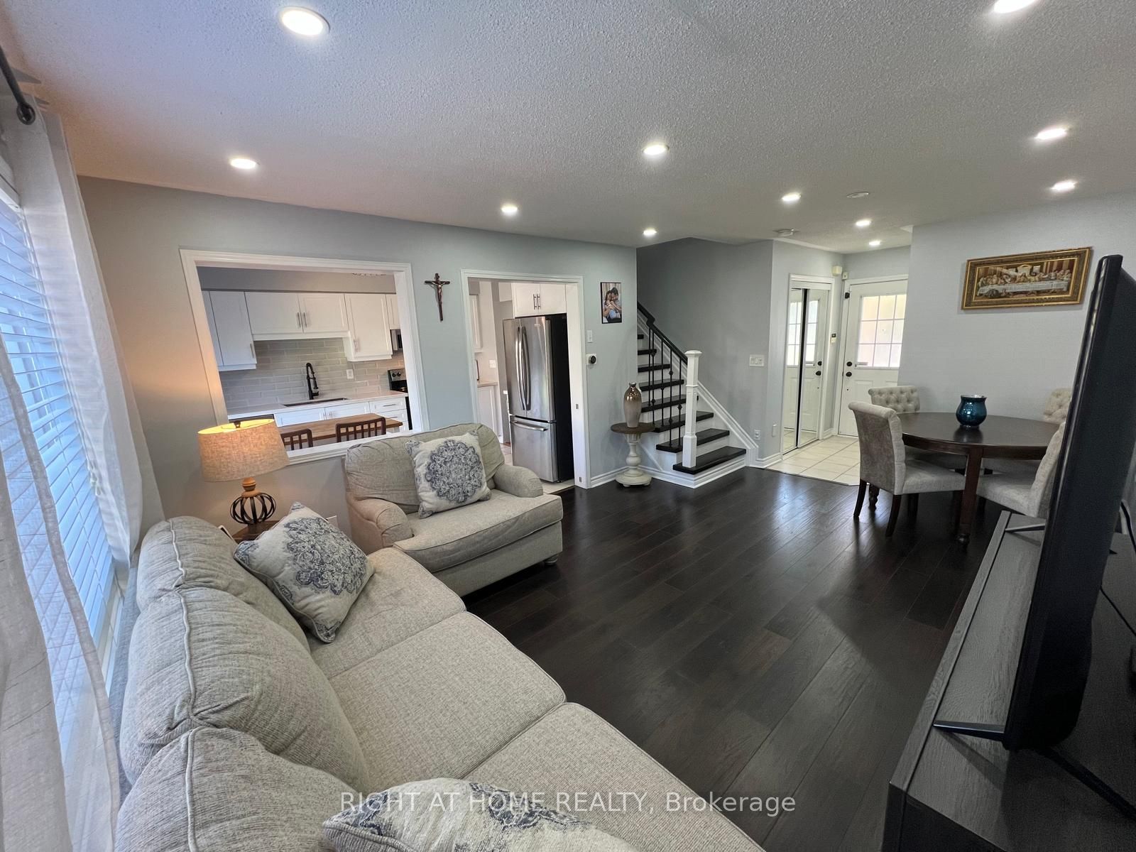 1064 BARCLAY Circle