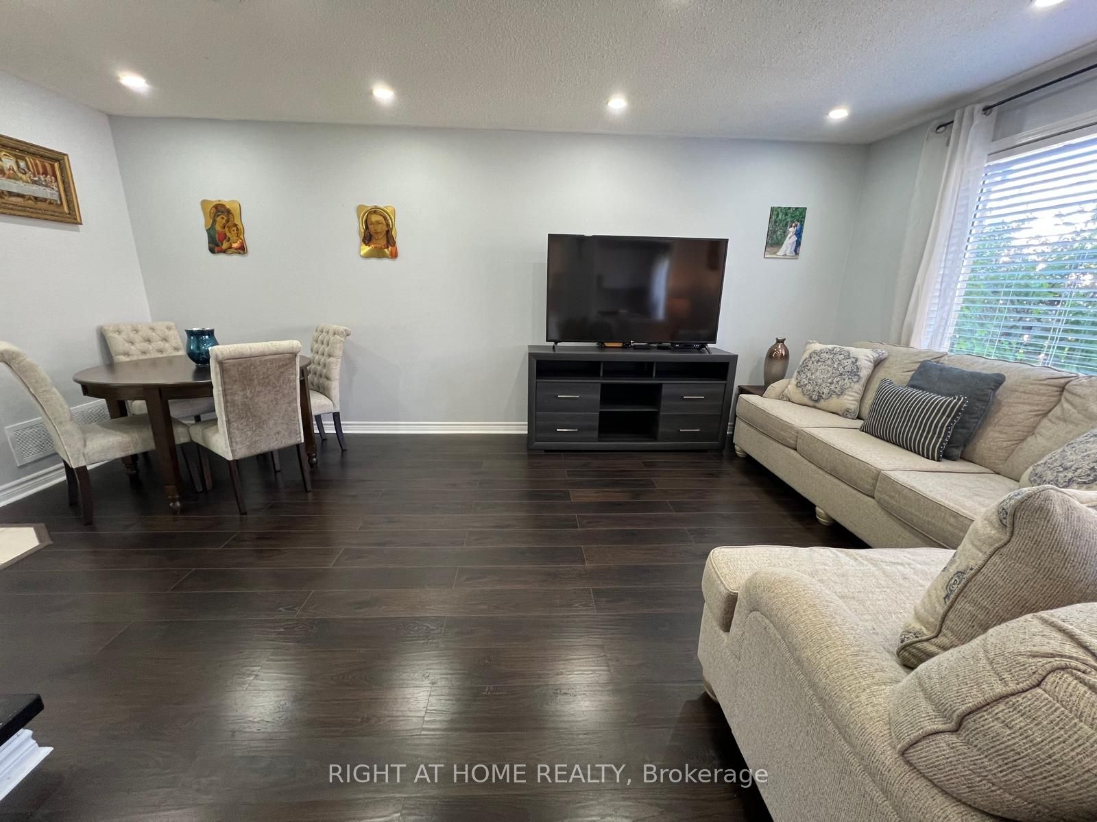 1064 BARCLAY Circle