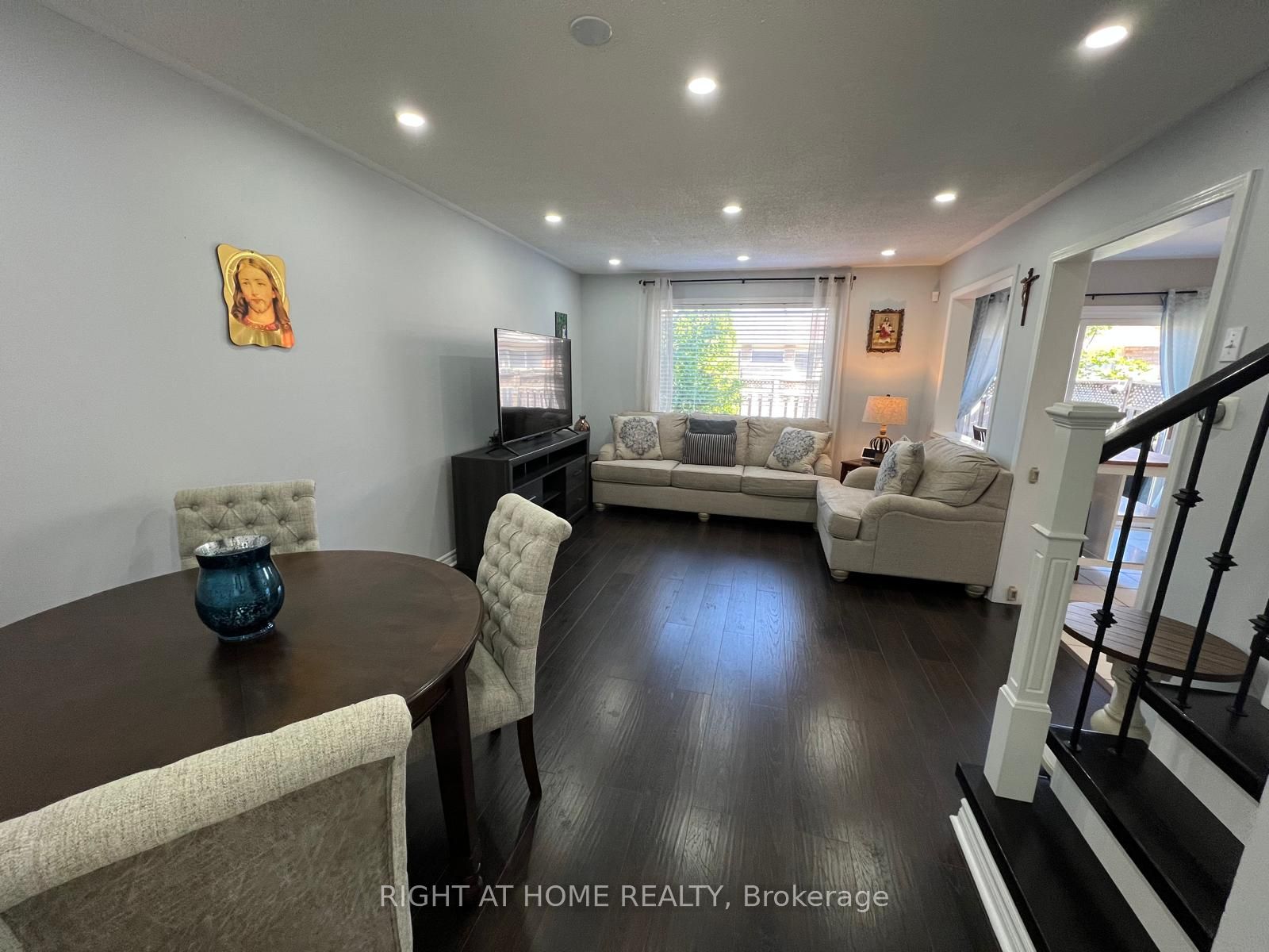1064 BARCLAY Circle