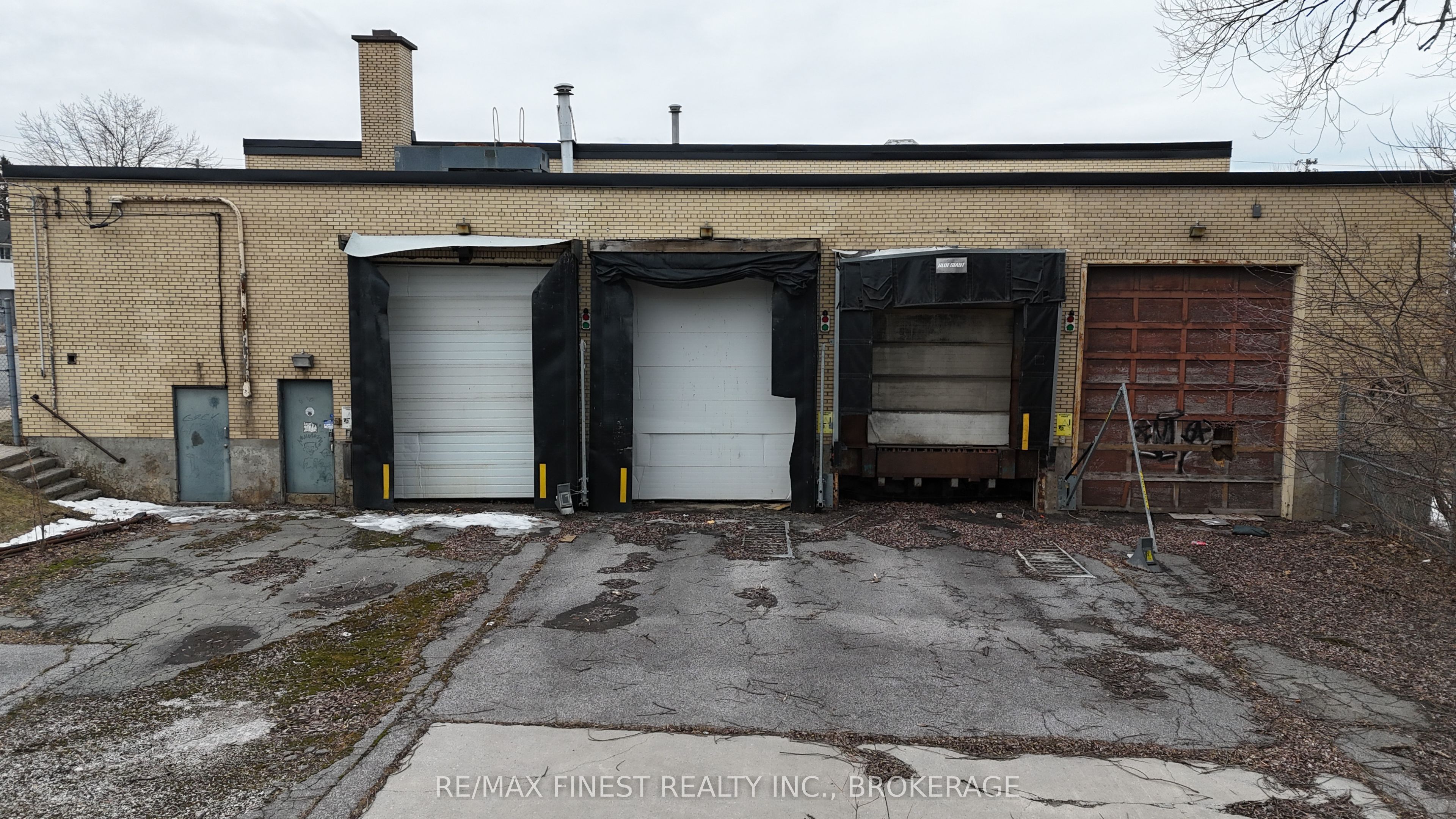 121 Cataraqui Street