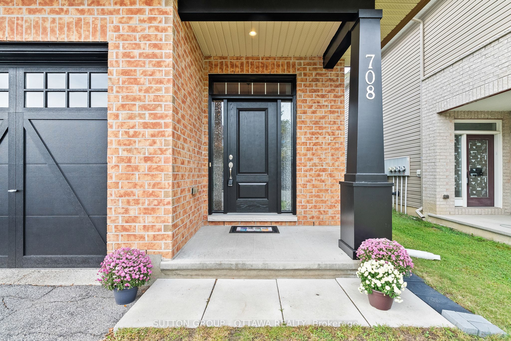 708 Hazelnut Crescent