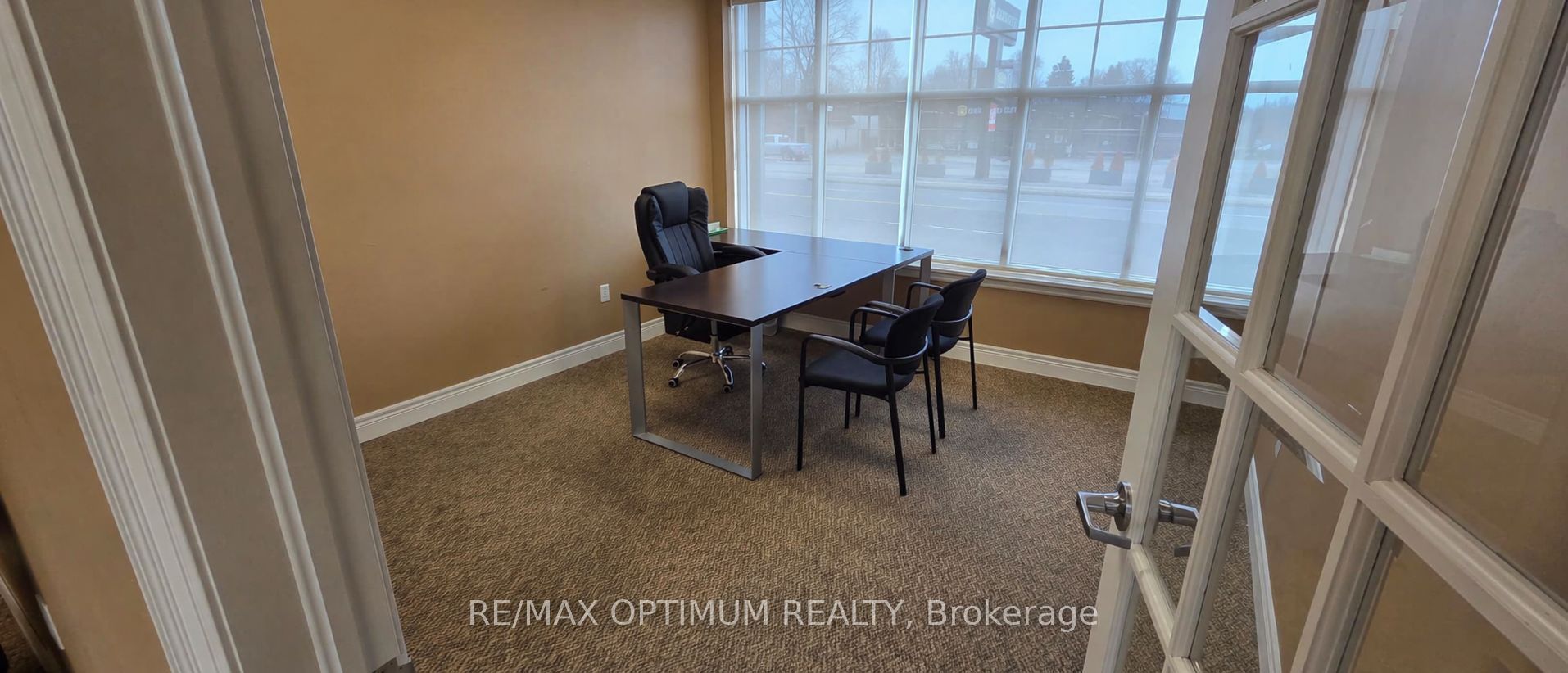400 Dundas Street G - T4 Room 2