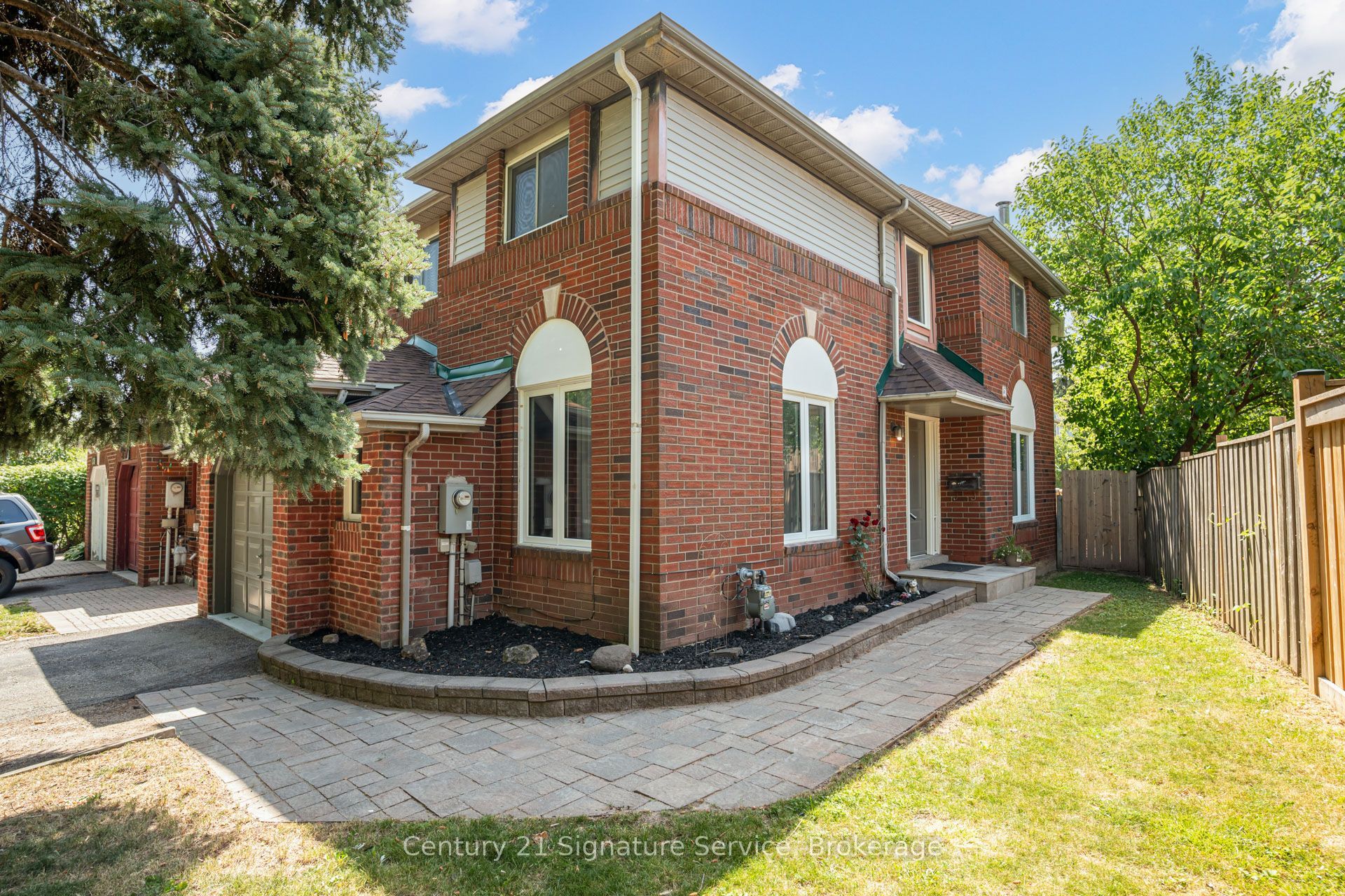 2755 Lindholm Crescent