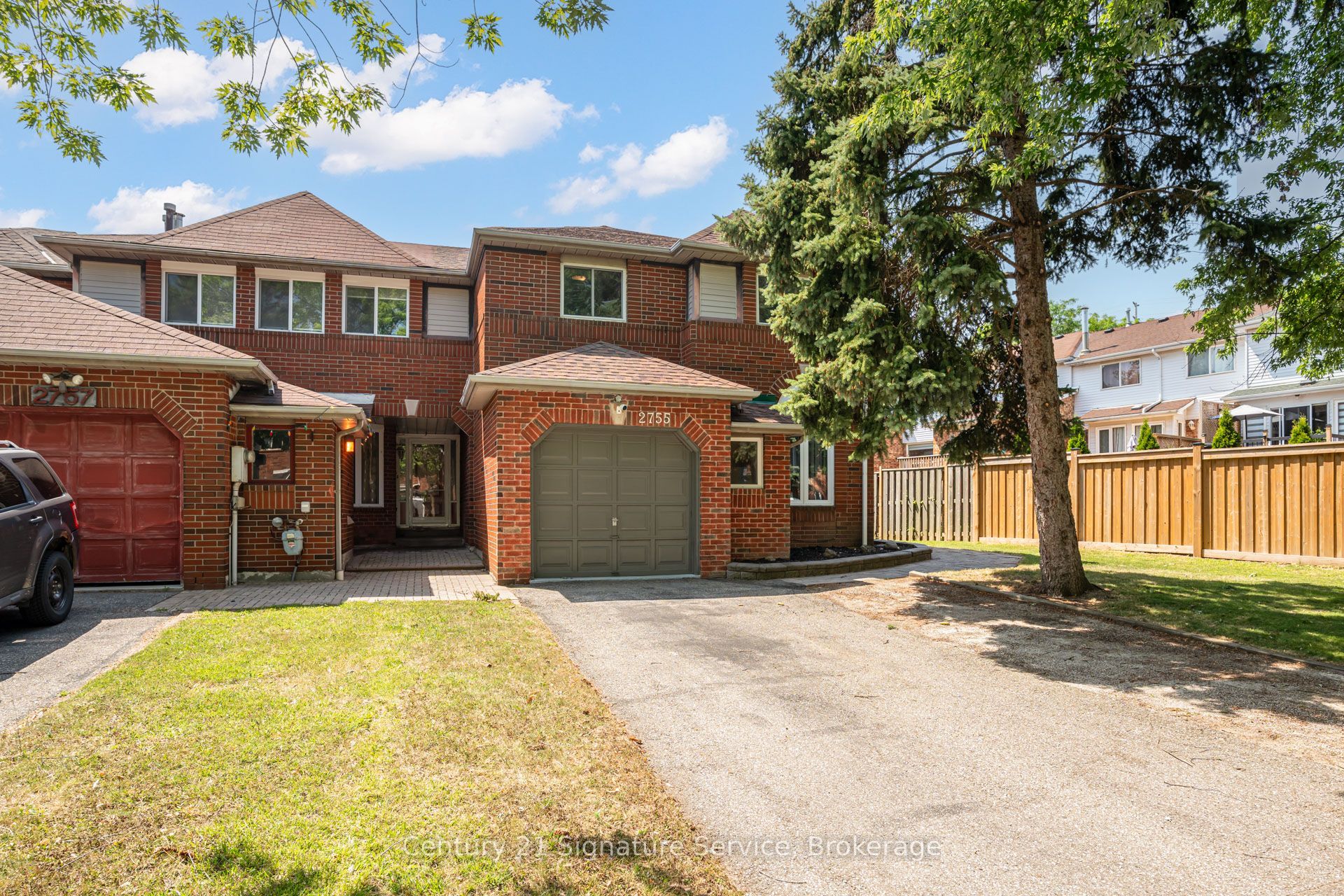 2755 Lindholm Crescent