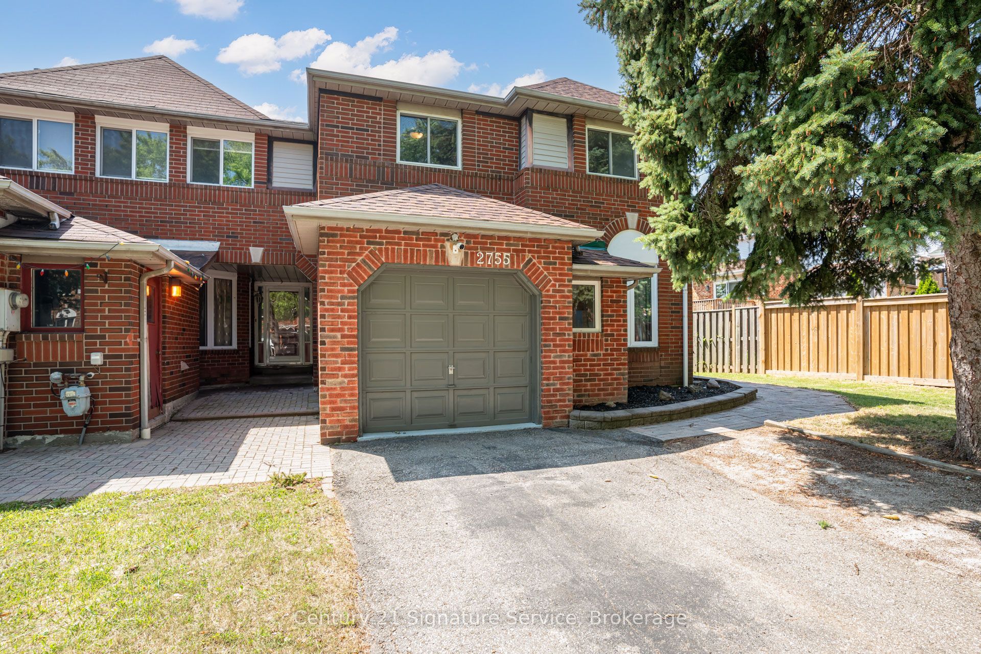 2755 Lindholm Crescent