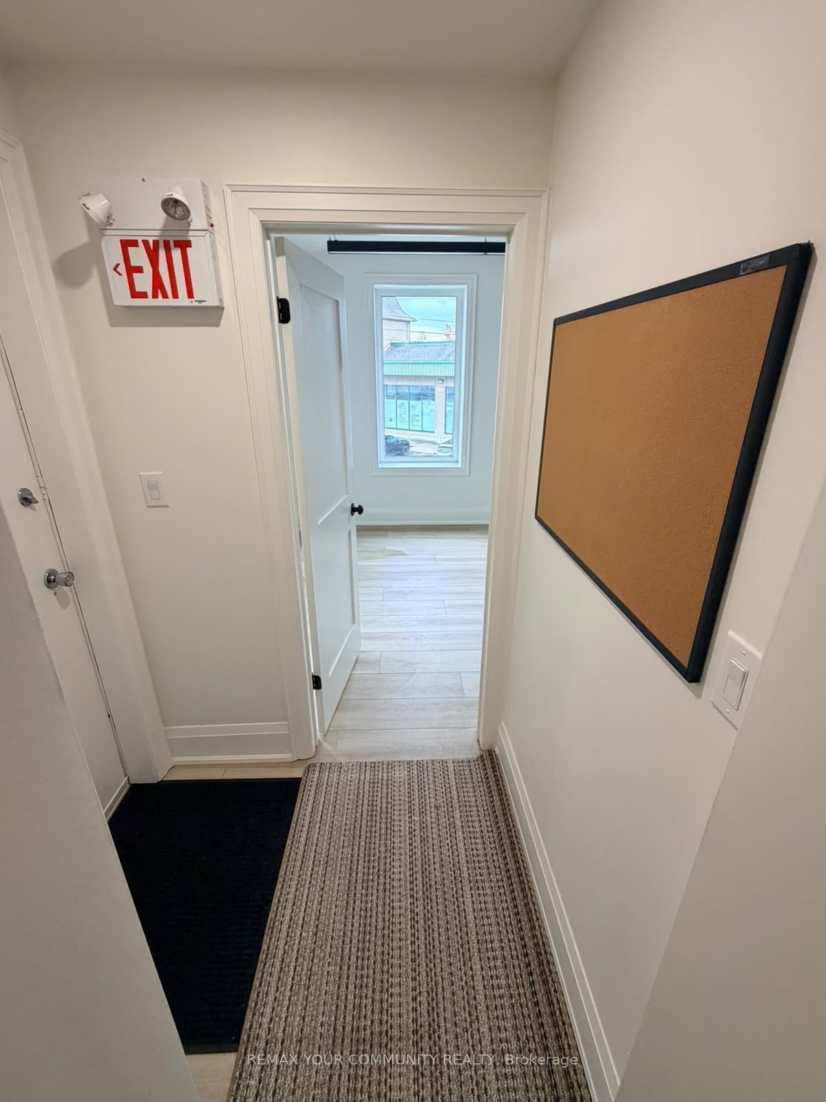 58 Brock Street W U205