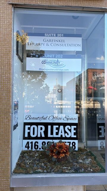 58 Brock Street W U205