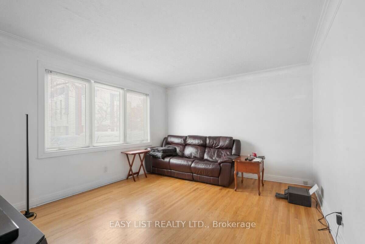 39 Churchill Avenue