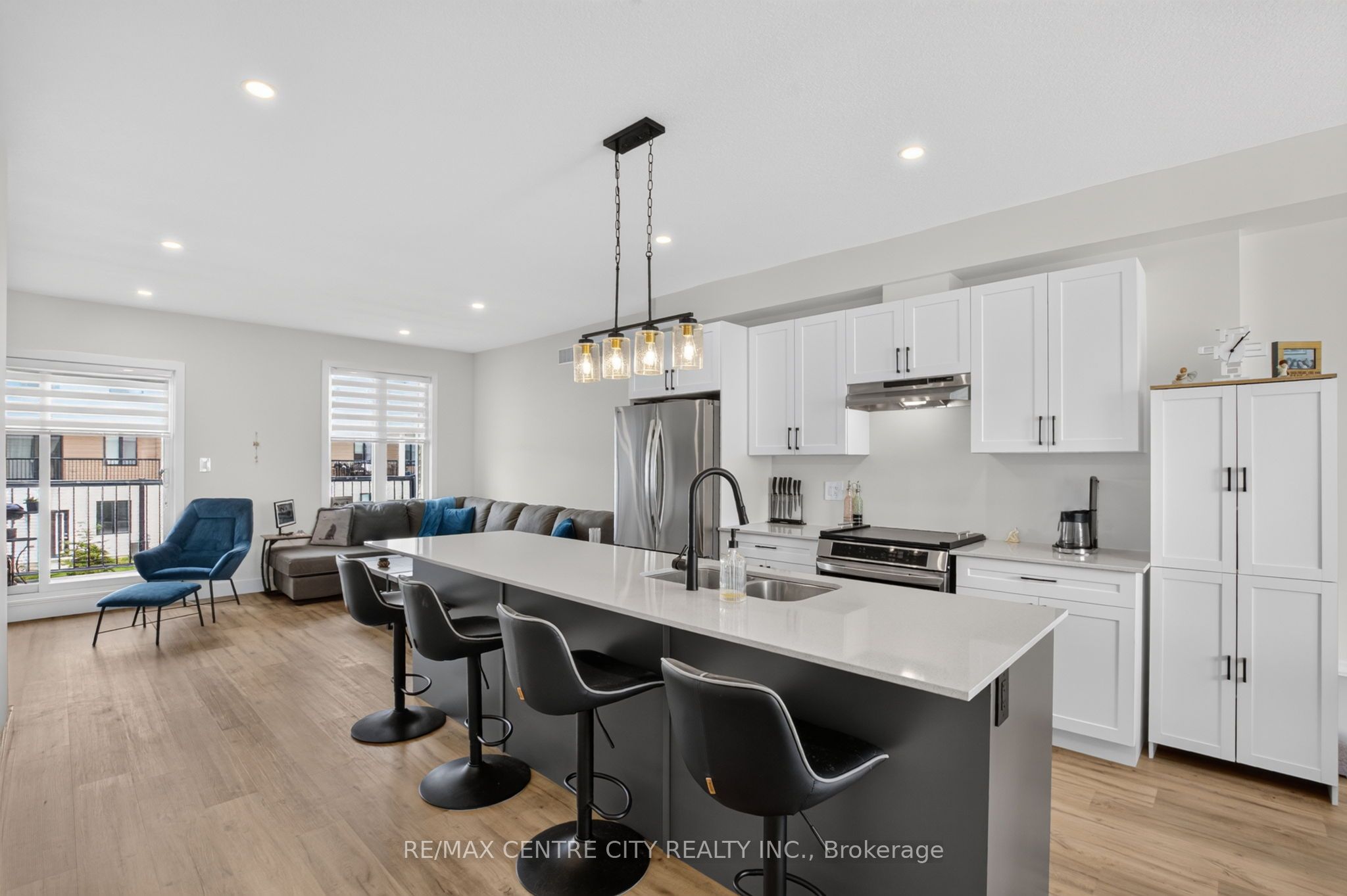 1595 Capri Crescent 56