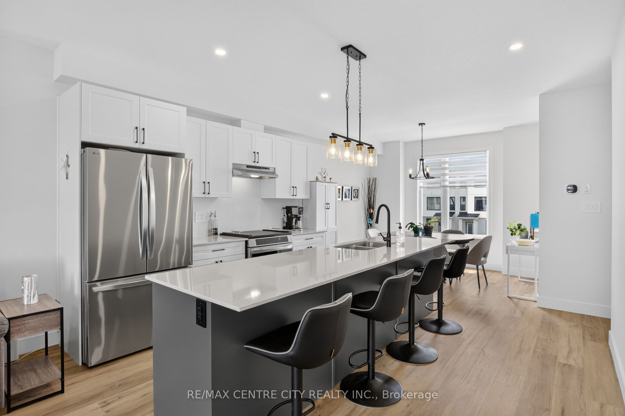 1595 Capri Crescent 56