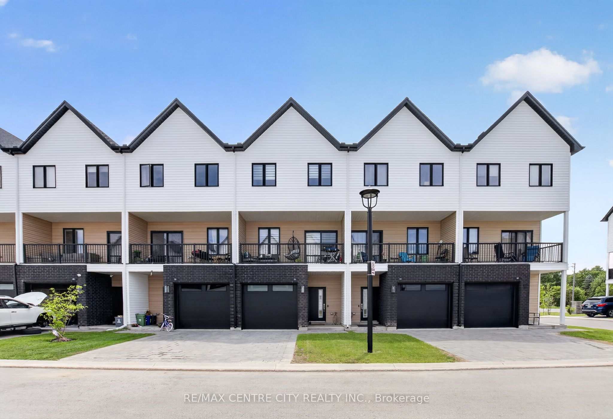 1595 Capri Crescent 56