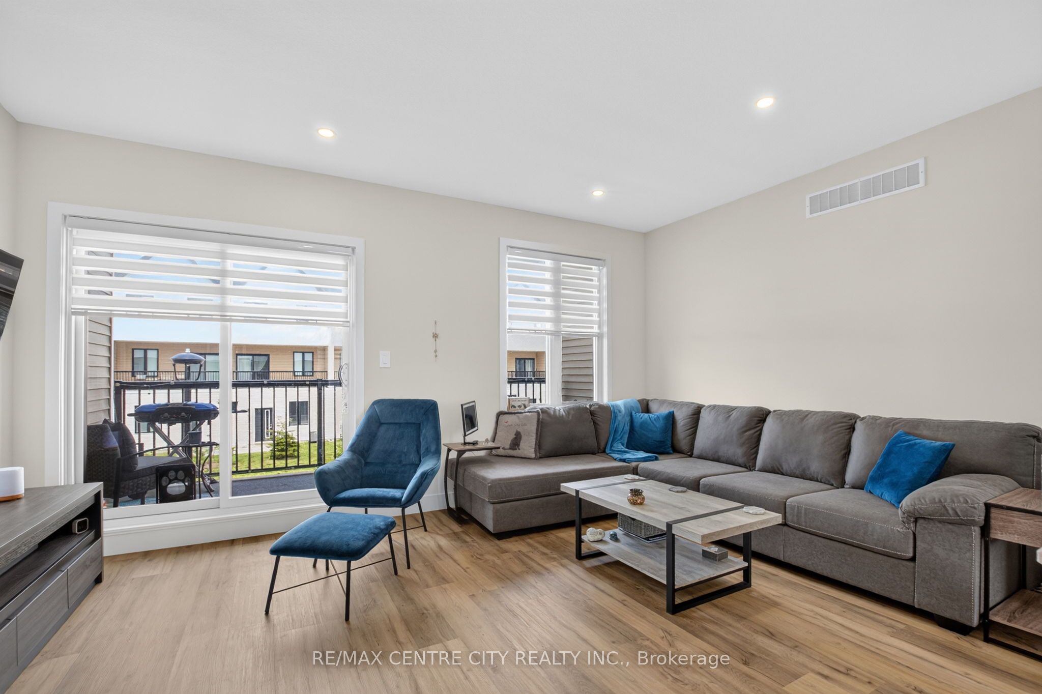 1595 Capri Crescent 56