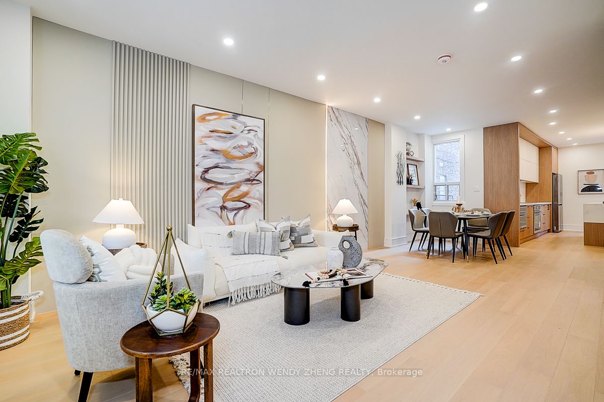 2179 Dundas Street W