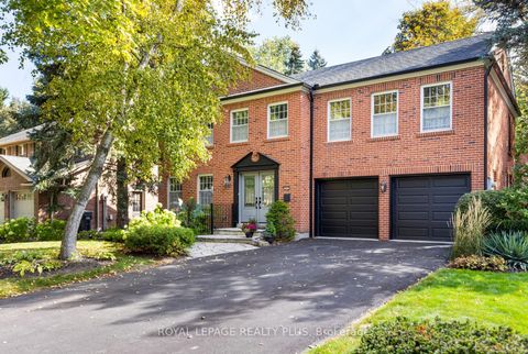 1852 Sherwood Forrest Circle Mississauga ON L5K 2E7