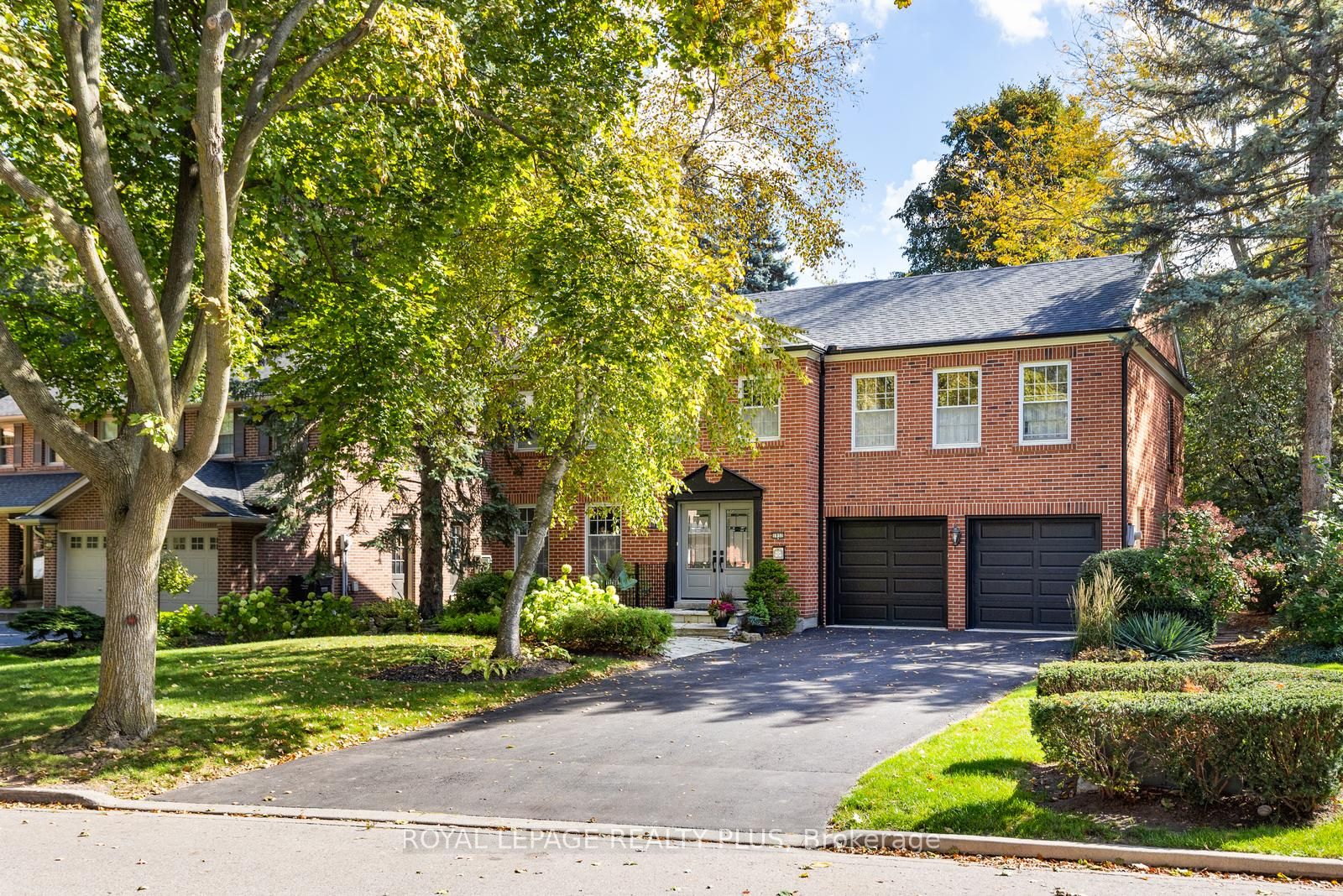 1852 Sherwood Forrest Circle