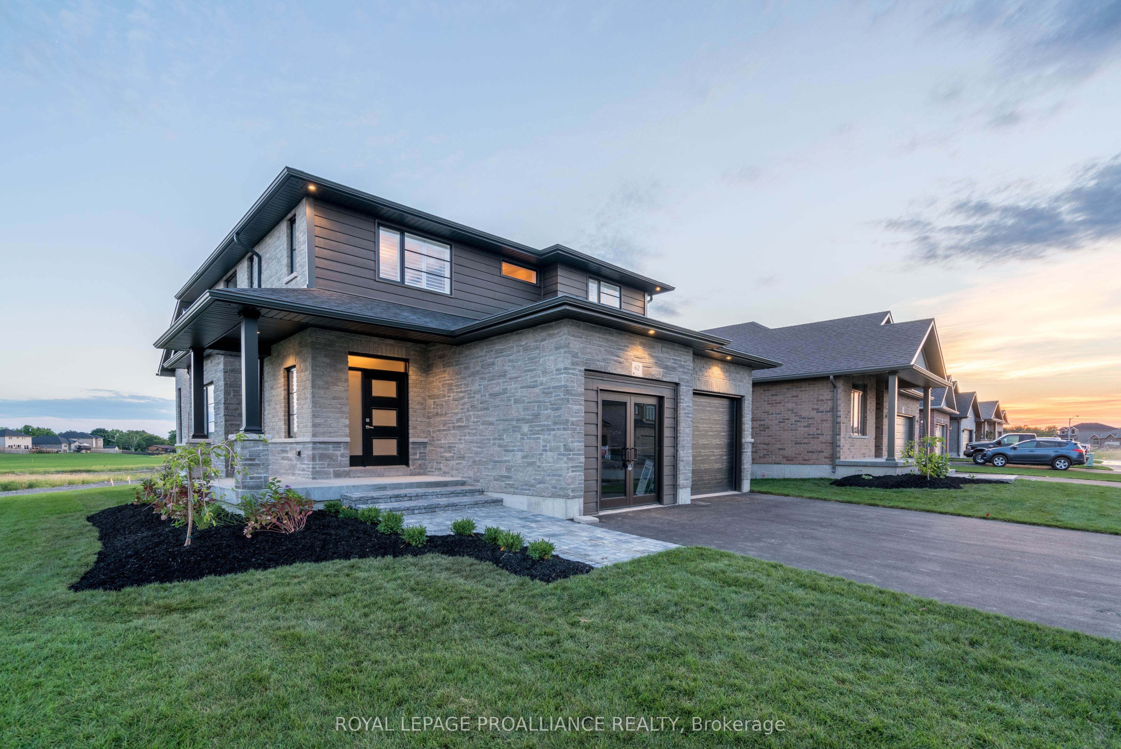 62 HAMPTON RIDGE Drive
