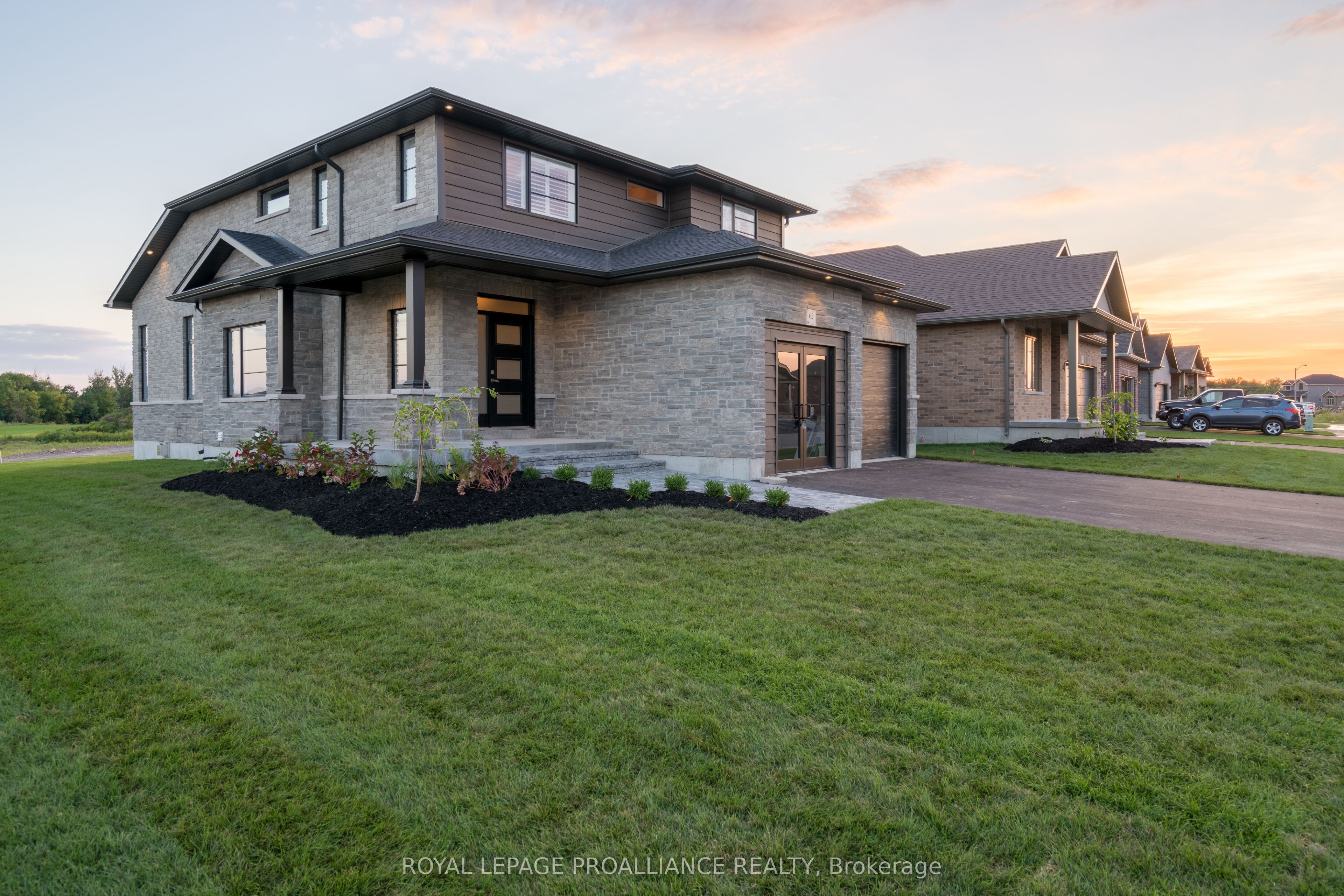 62 HAMPTON RIDGE Drive