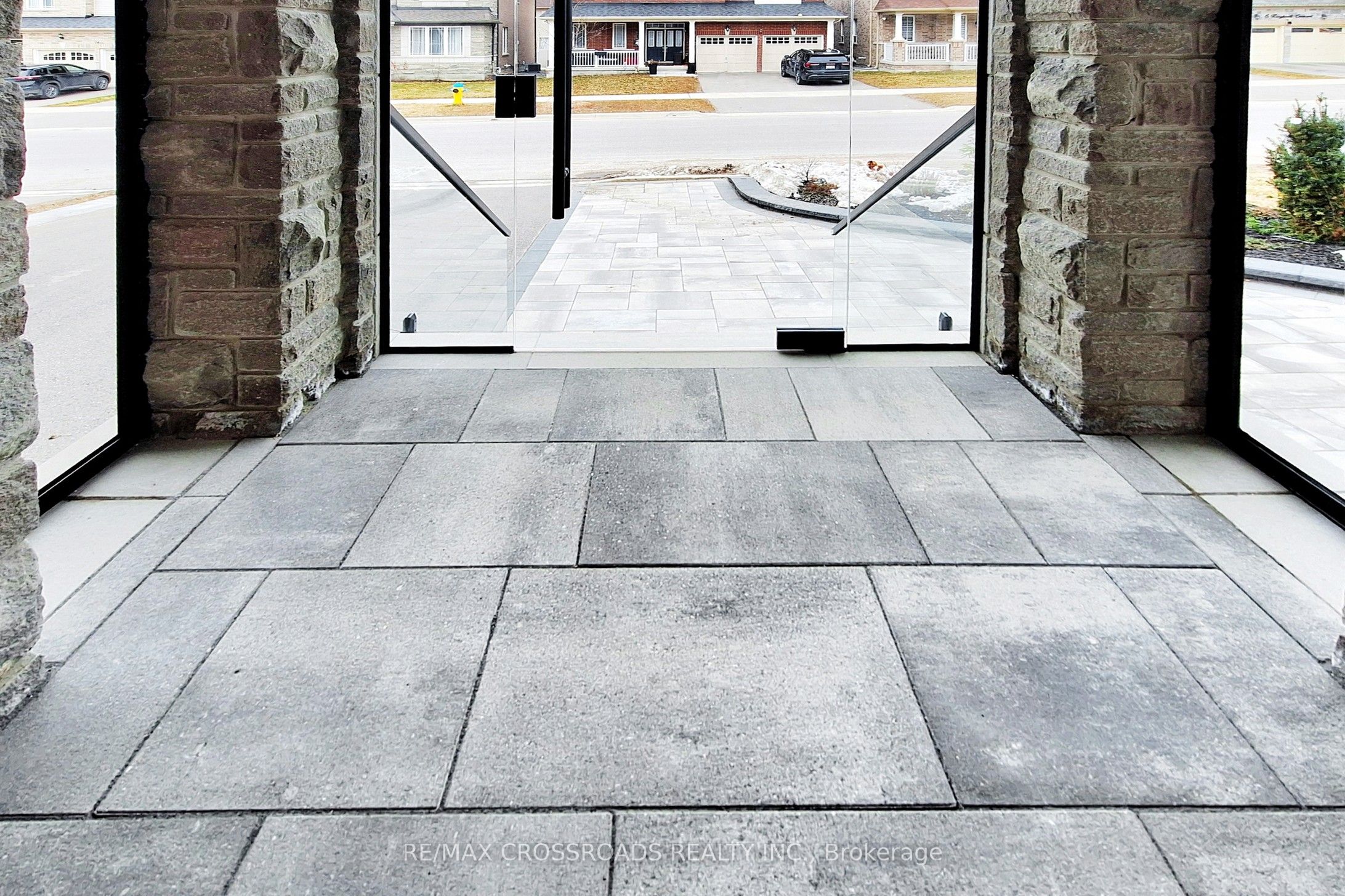 9 KINGKNOLL Crescent