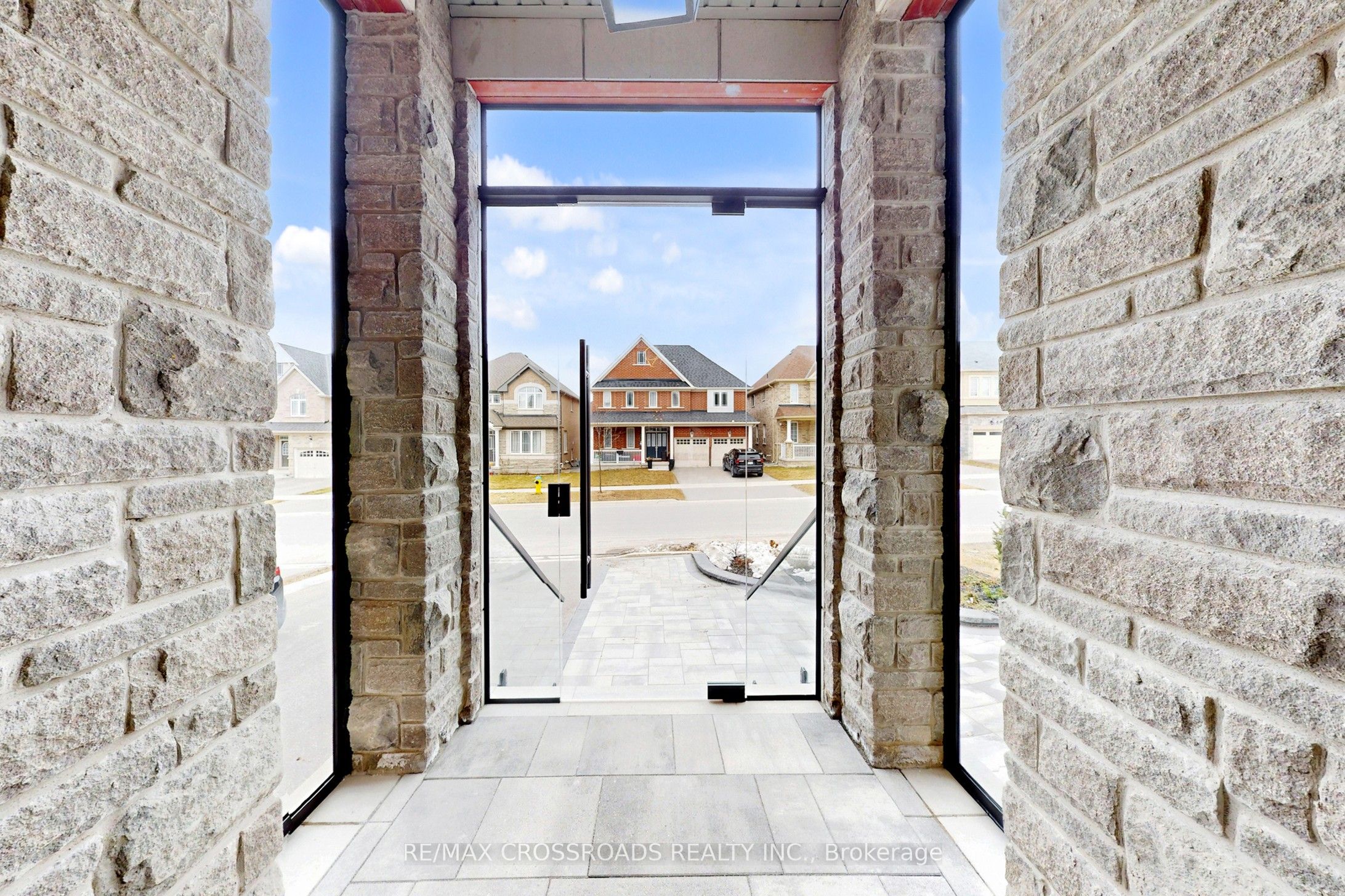 9 KINGKNOLL Crescent