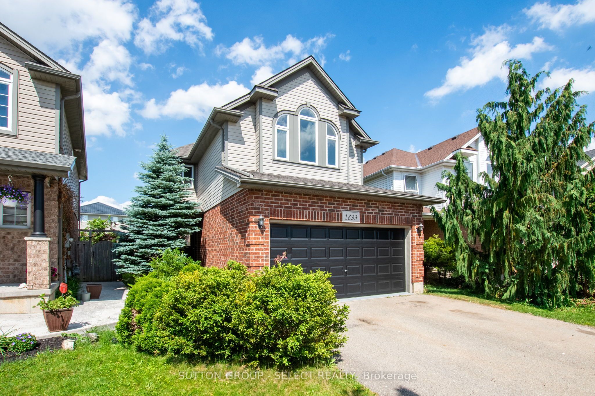 1893 Stackhouse Crescent
