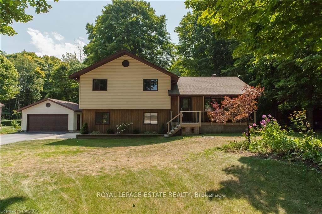 10 SAUBLE WOODS Crescent