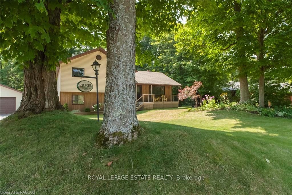 10 SAUBLE WOODS Crescent