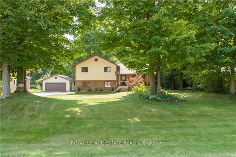 10 SAUBLE WOODS Crescent South Bruce Peninsula ON N0H 2G0