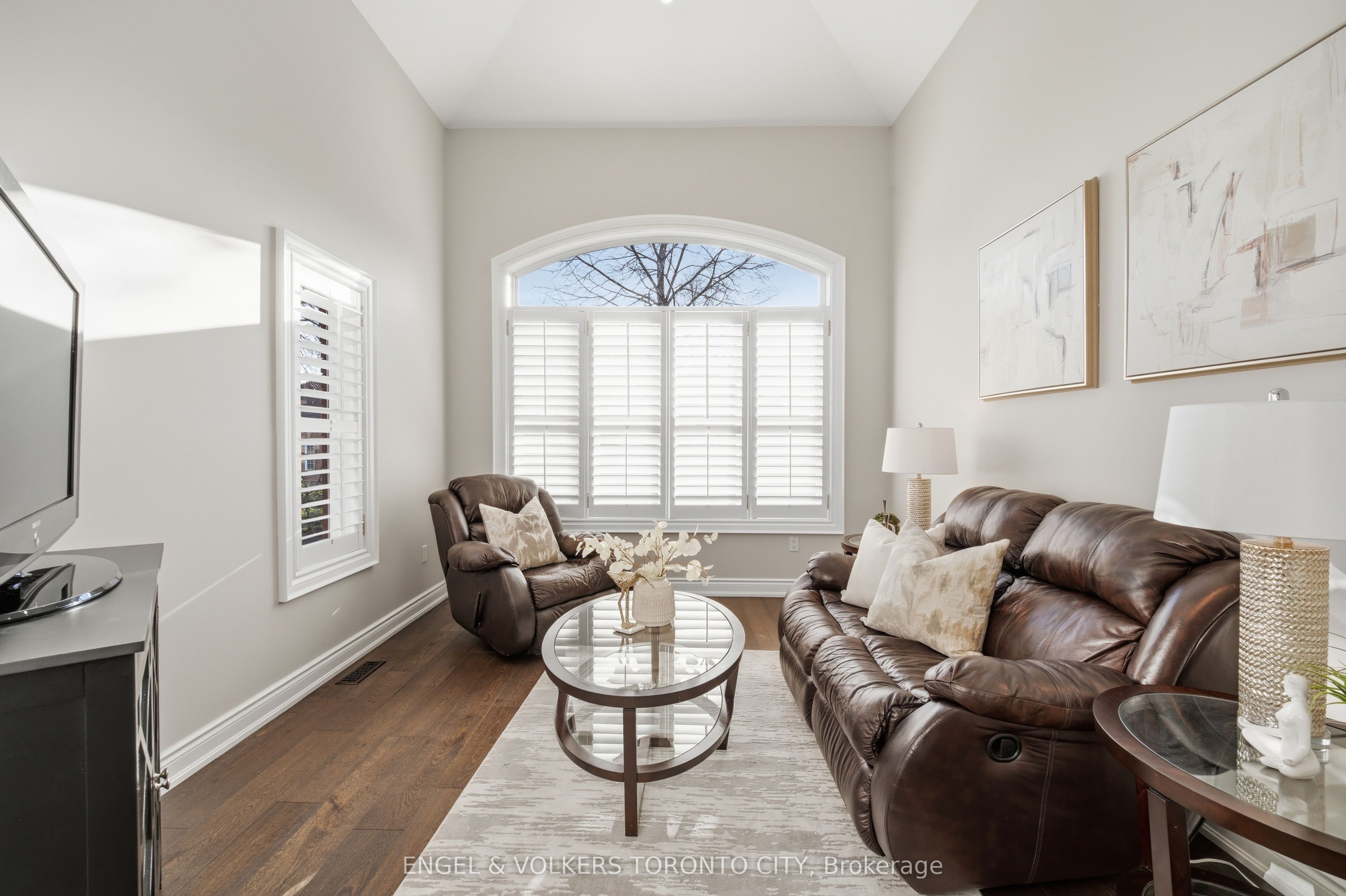 11 Aventura Crescent