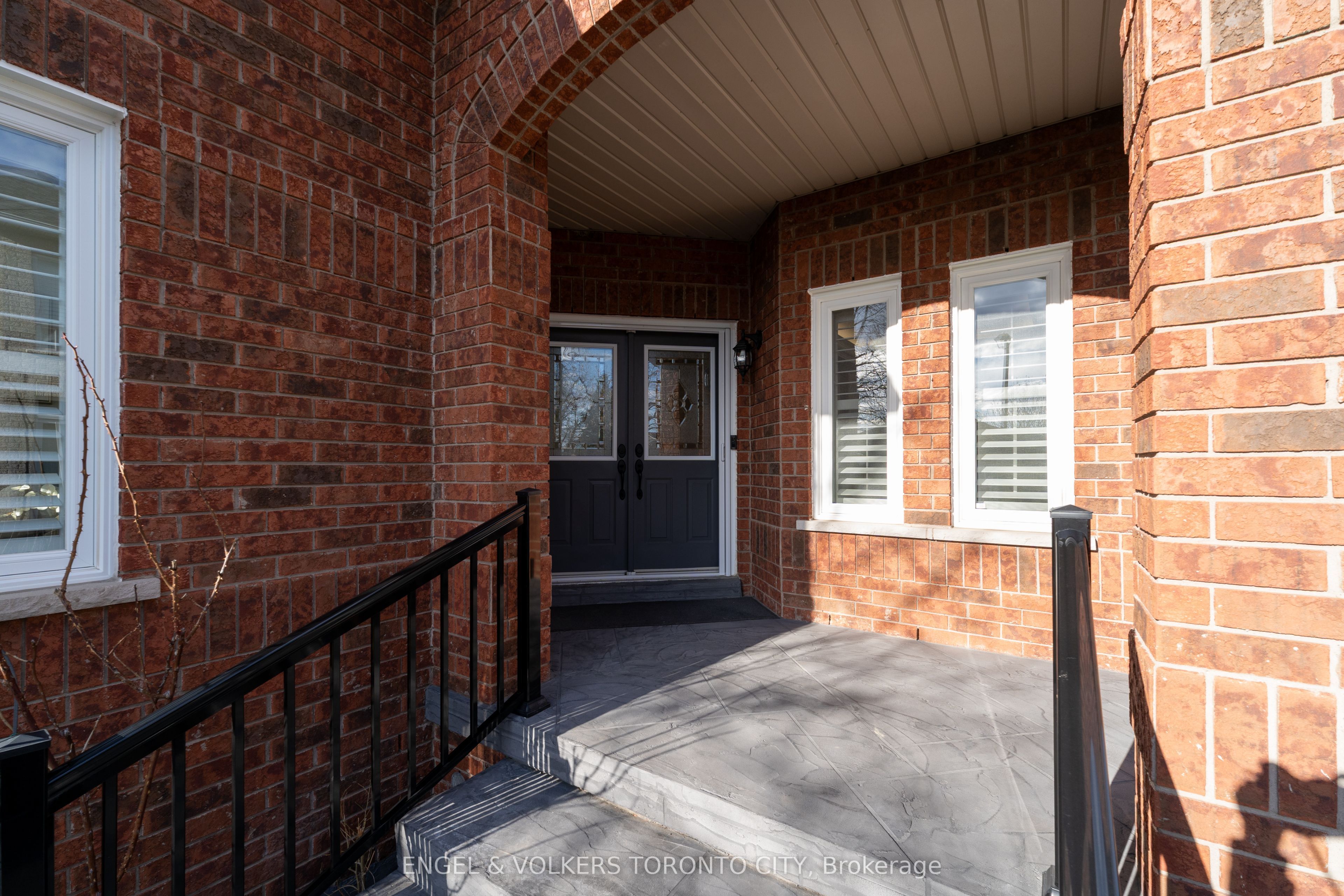 11 Aventura Crescent