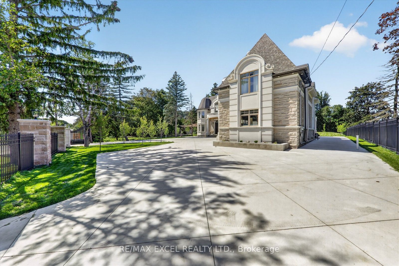 28 Personna Boulevard