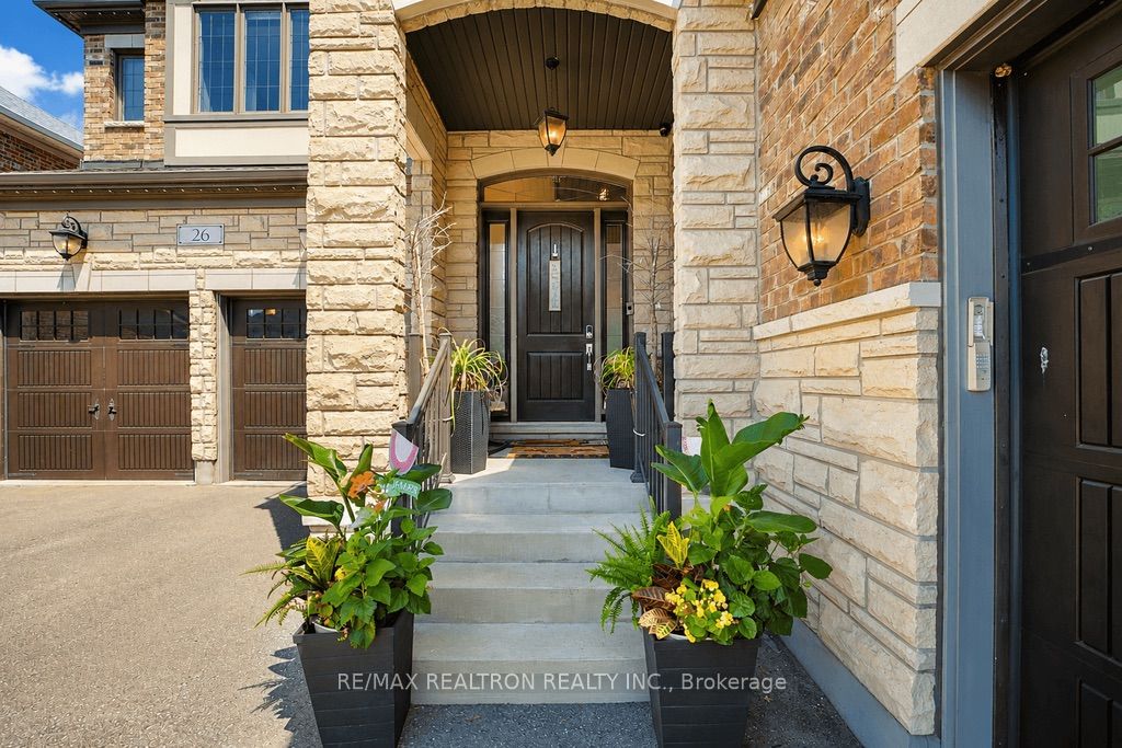 26 Sir Henry Court