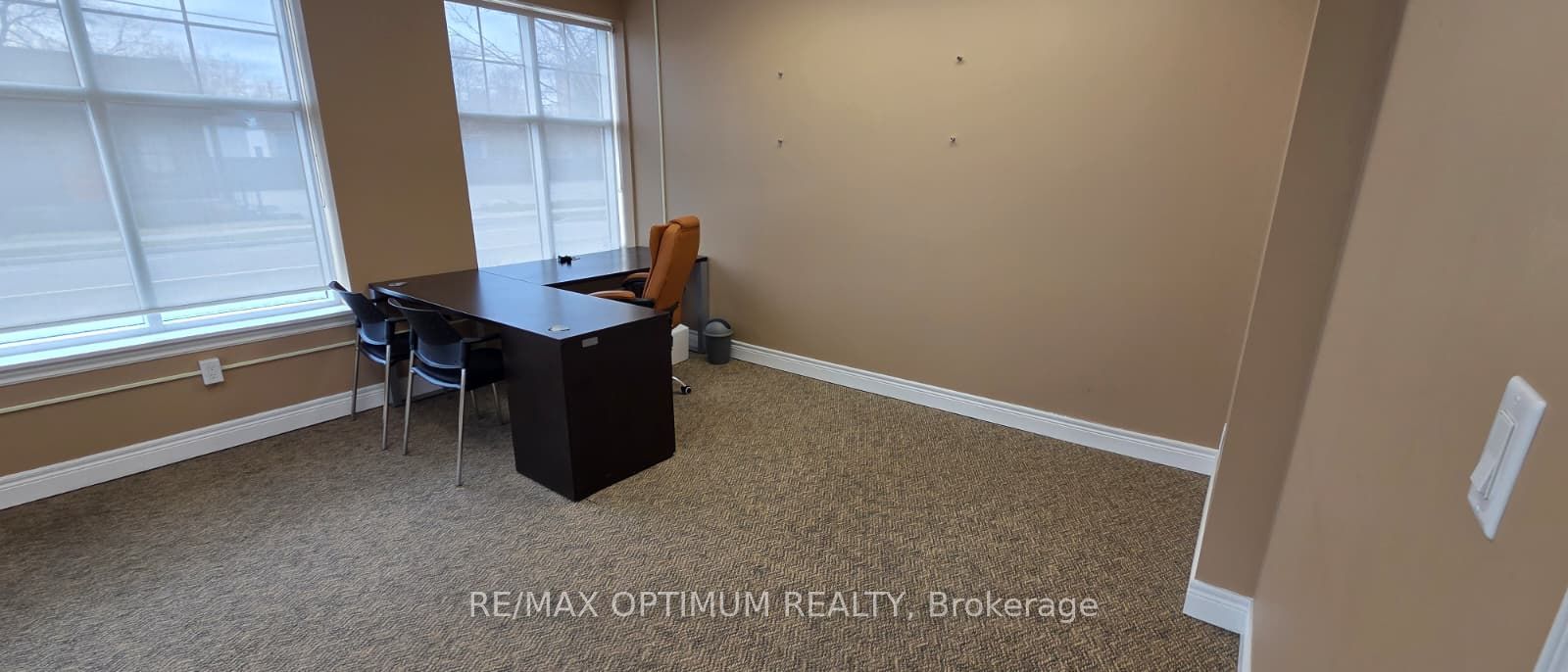 400 Dundas Street G - T4 Room 1