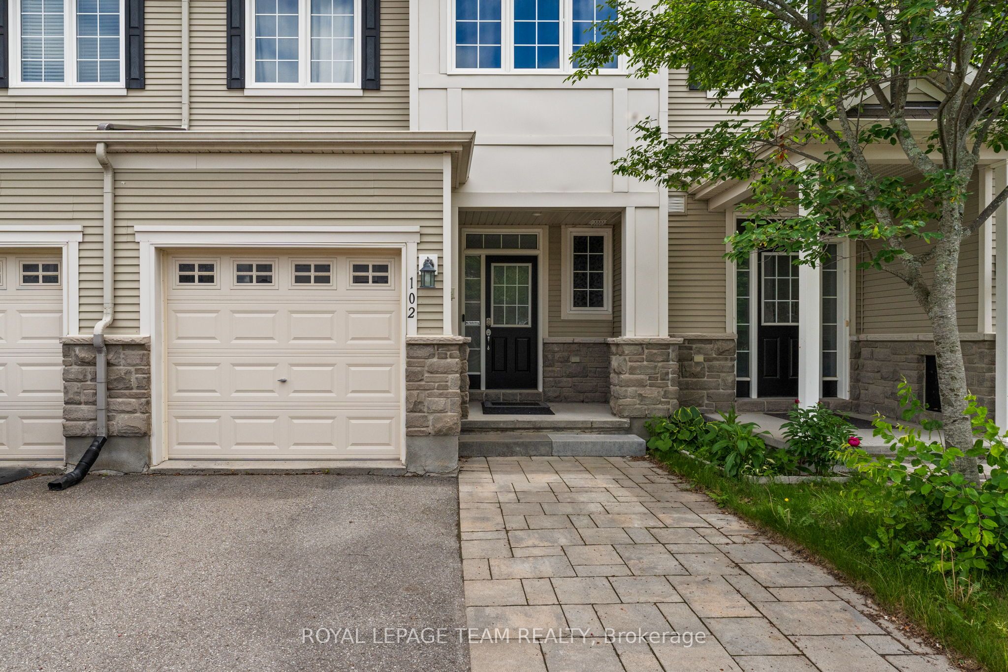102 Lochnaw Private