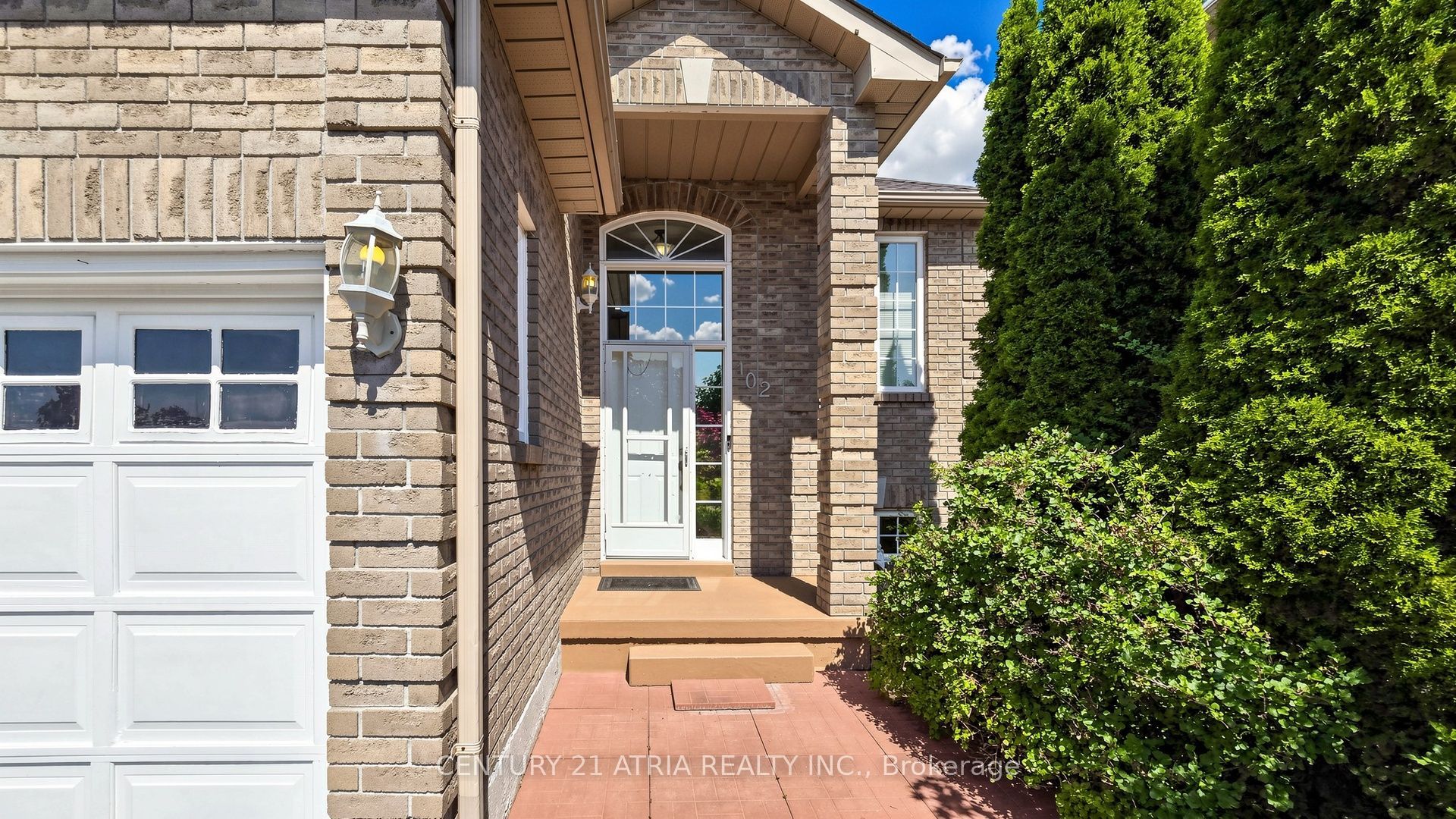 102 Huntington Crescent
