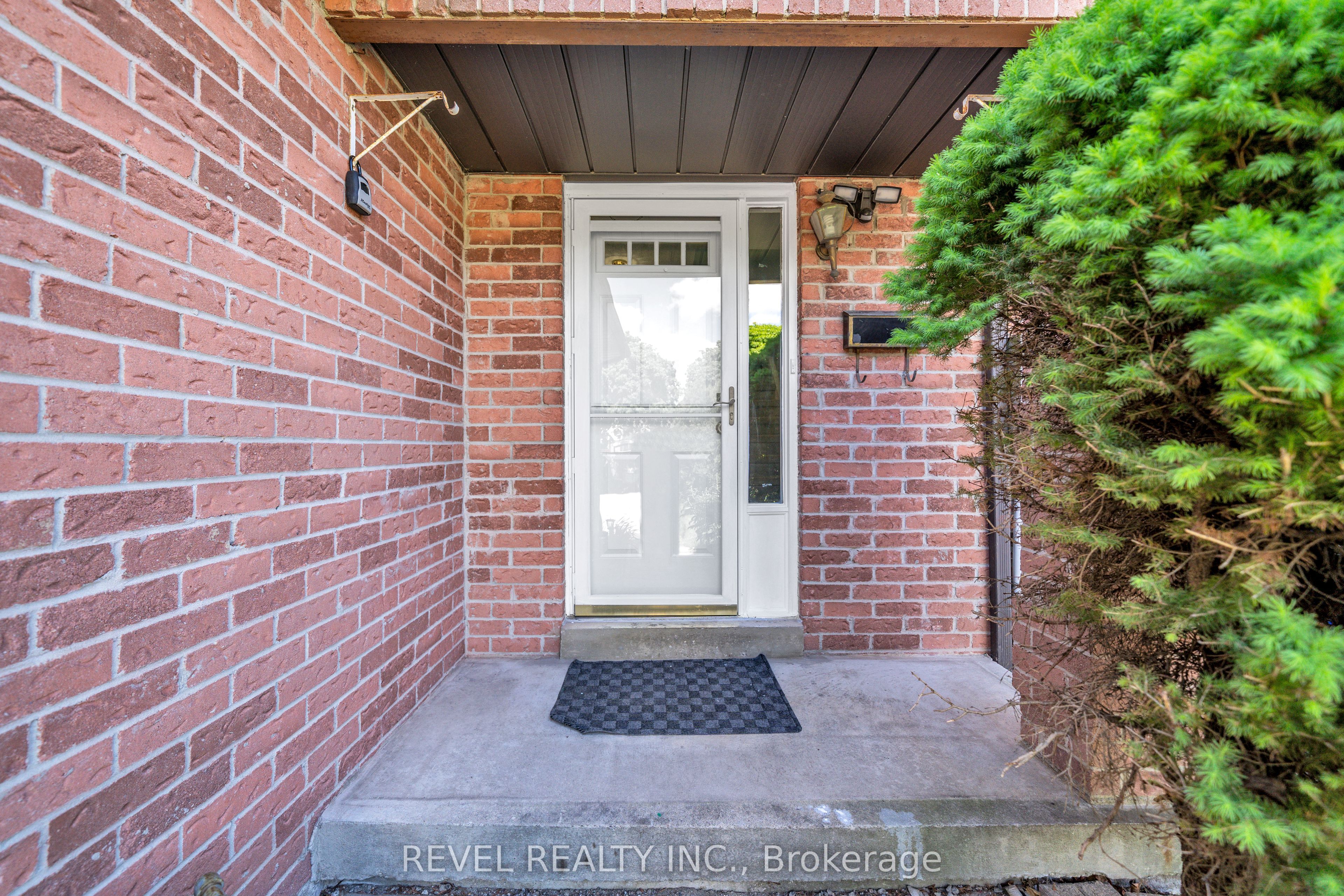 11 Carr Drive