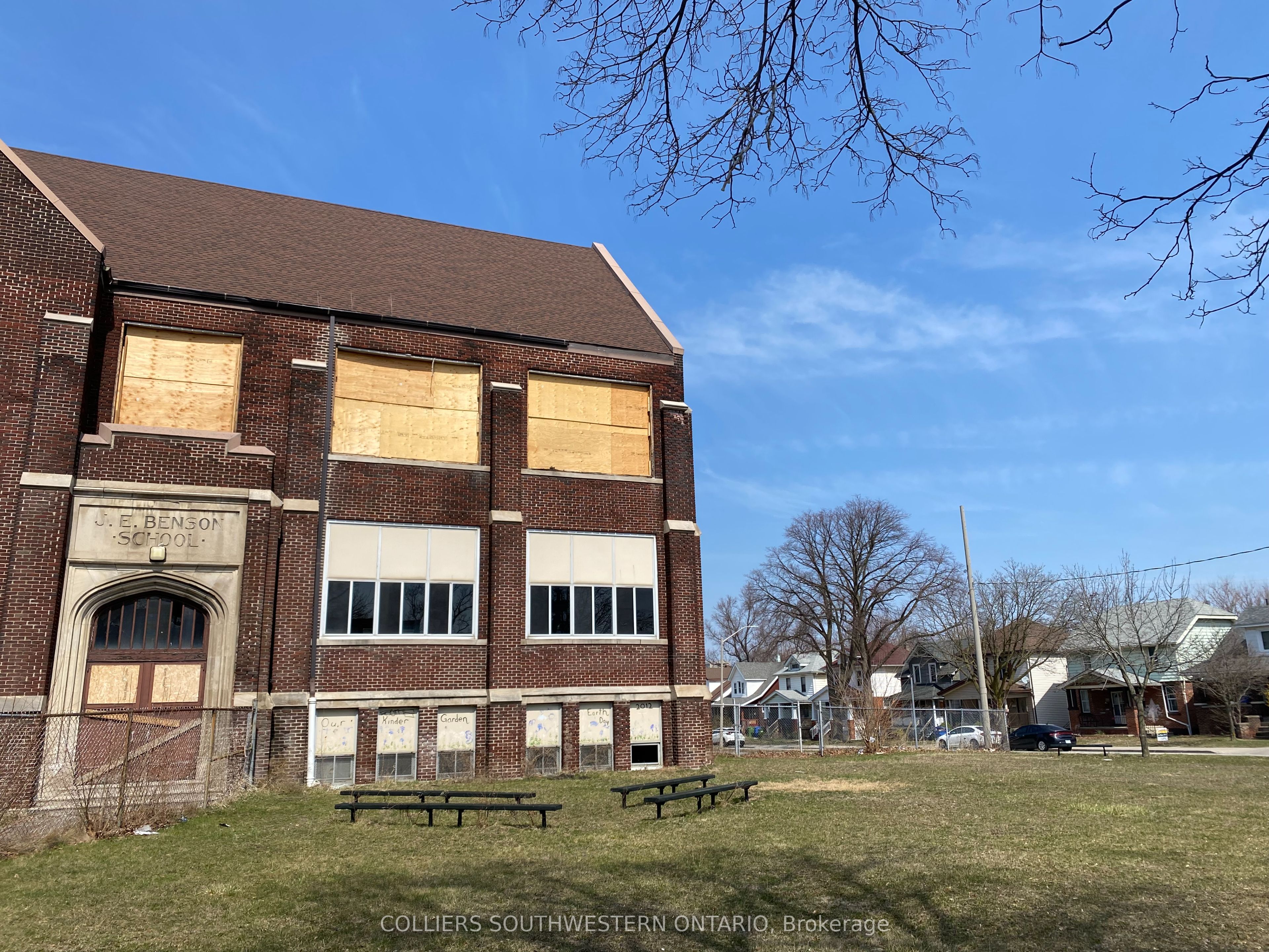 1542-1556 WYANDOTTE Street W