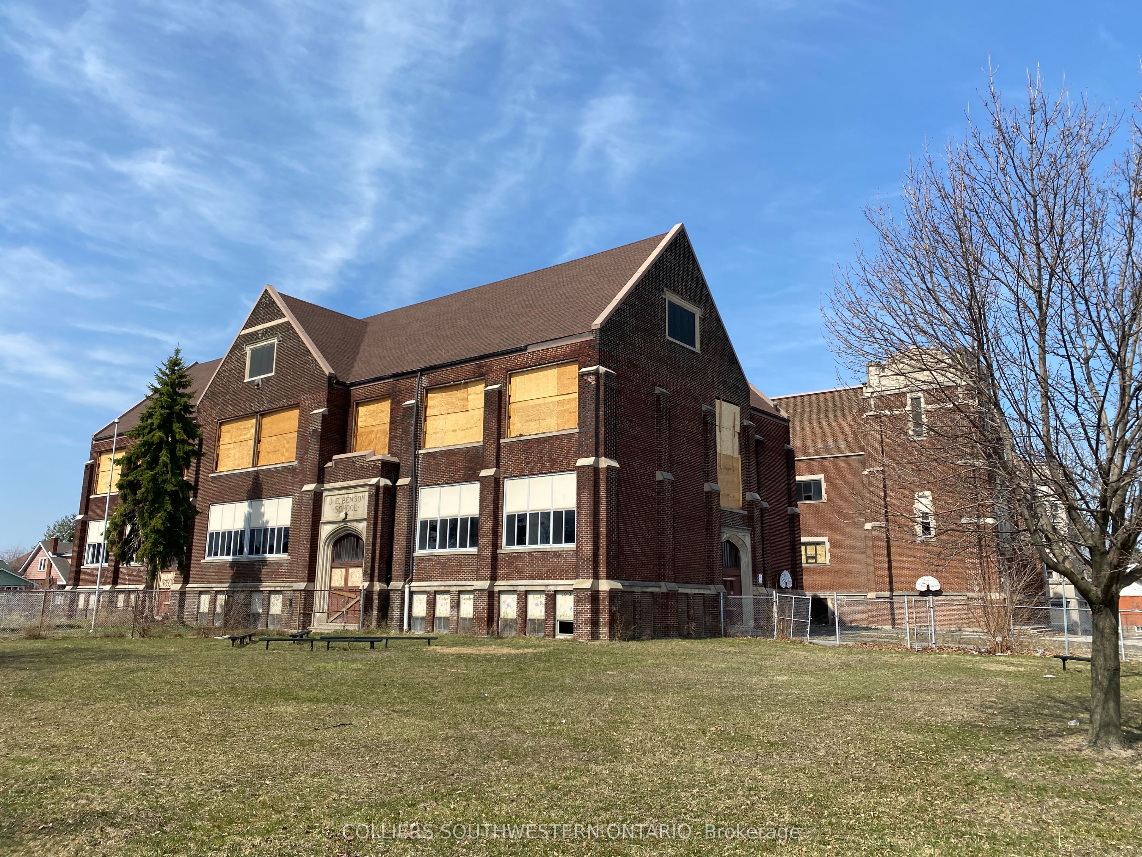 1542-1556 WYANDOTTE Street W