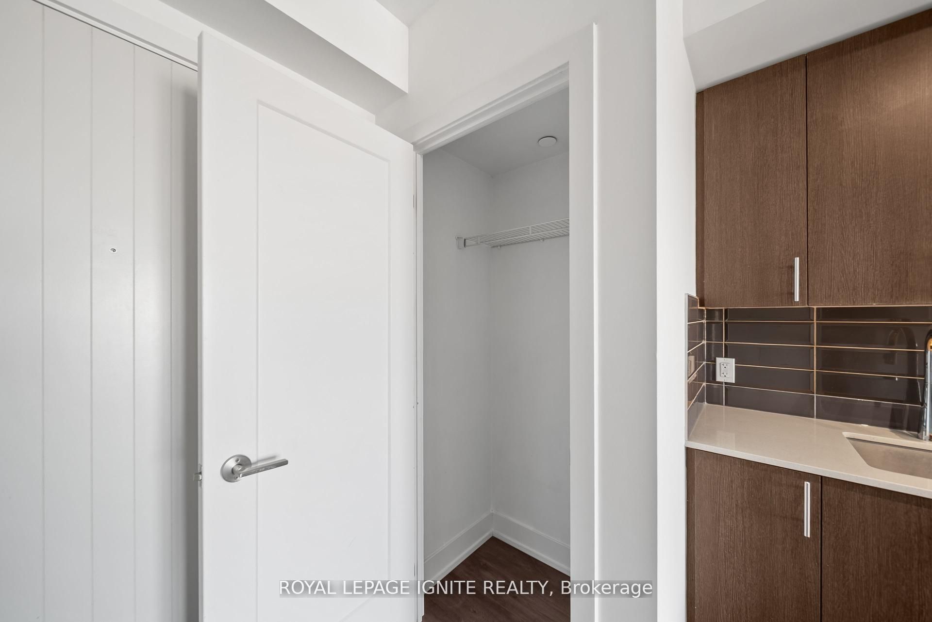 2550 Simcoe Street N 906