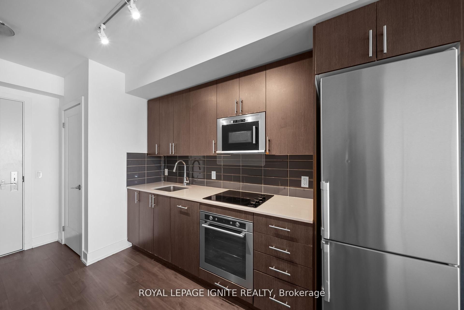 2550 Simcoe Street N 906