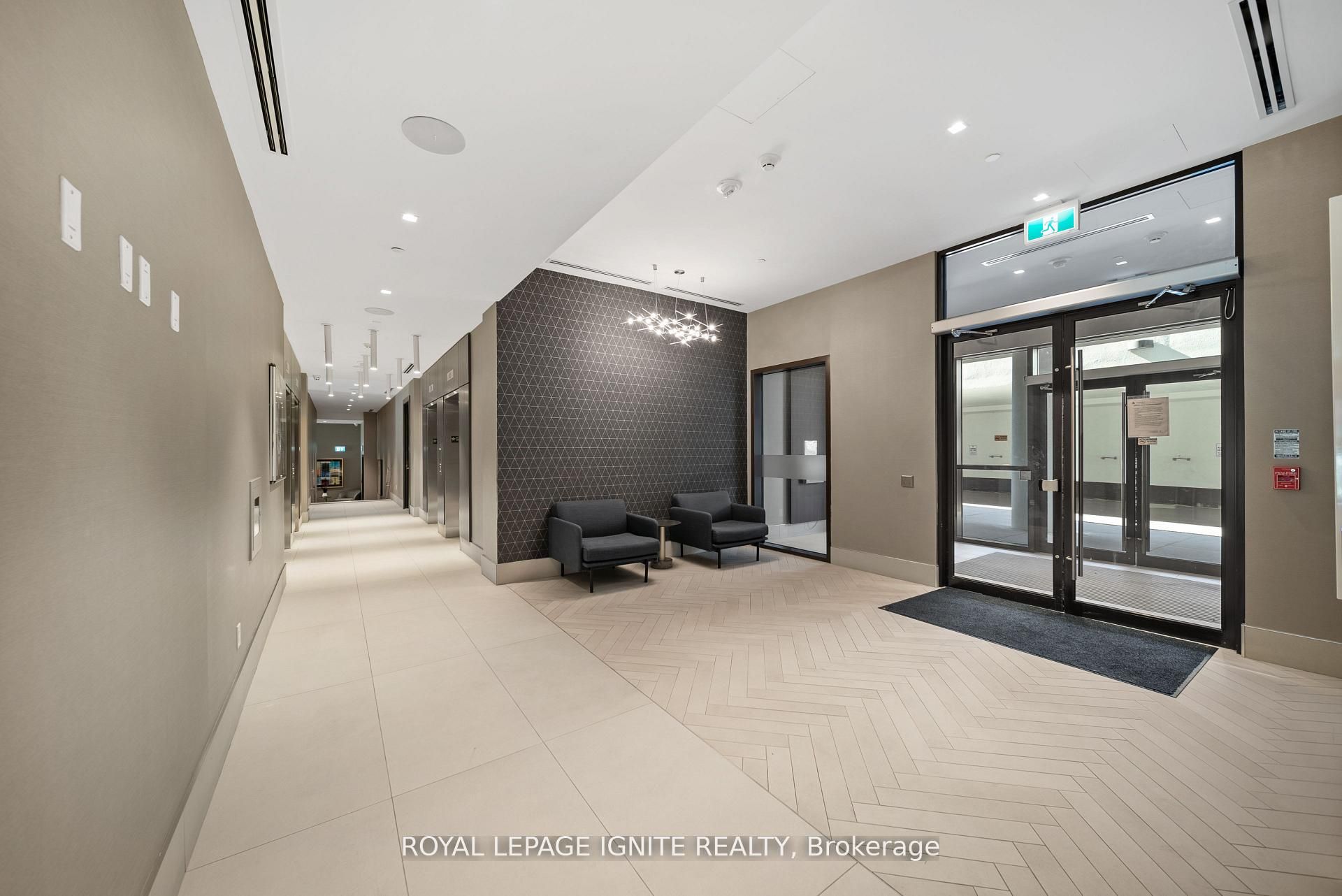 2550 Simcoe Street N 906