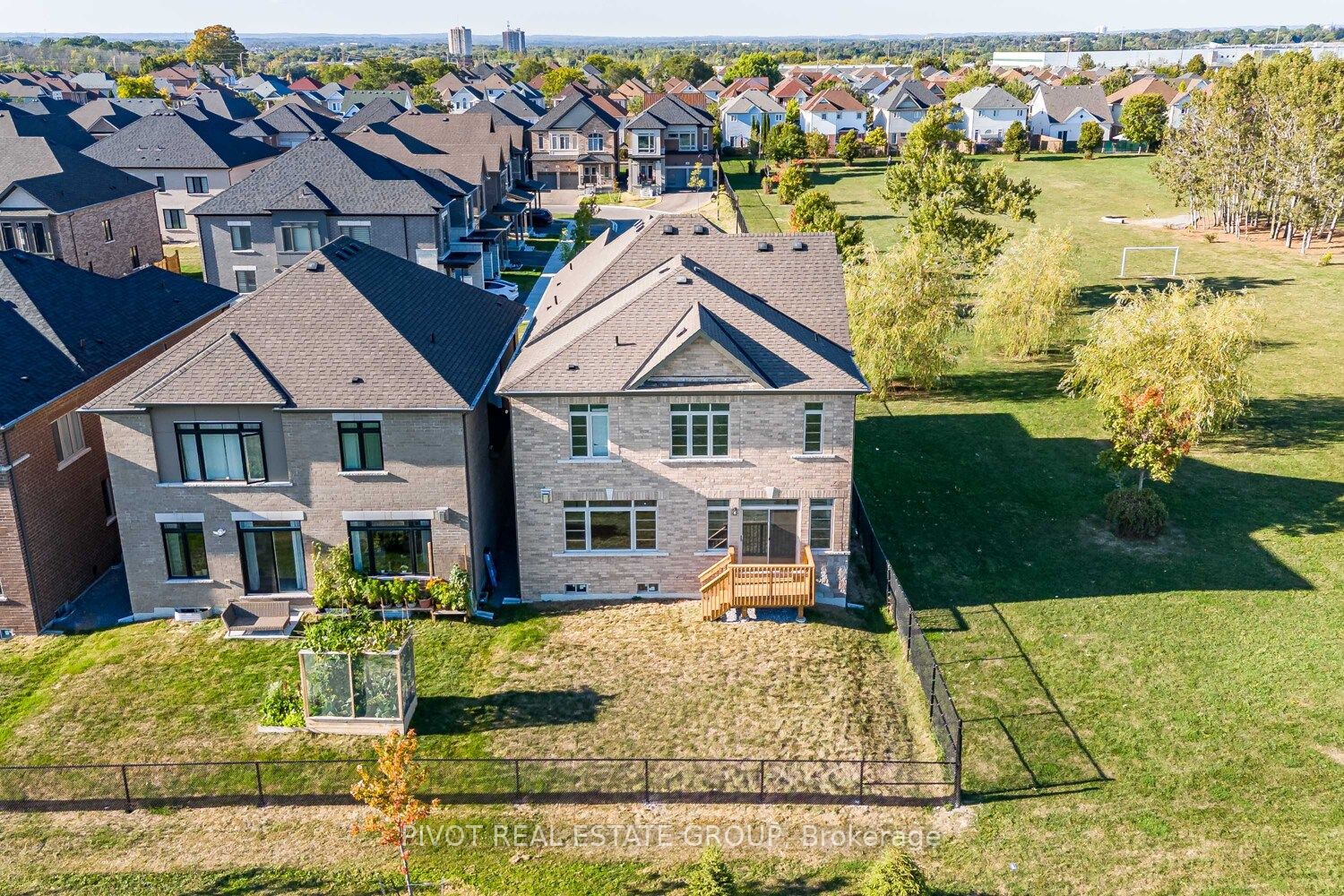 32 Waterfront Crescent