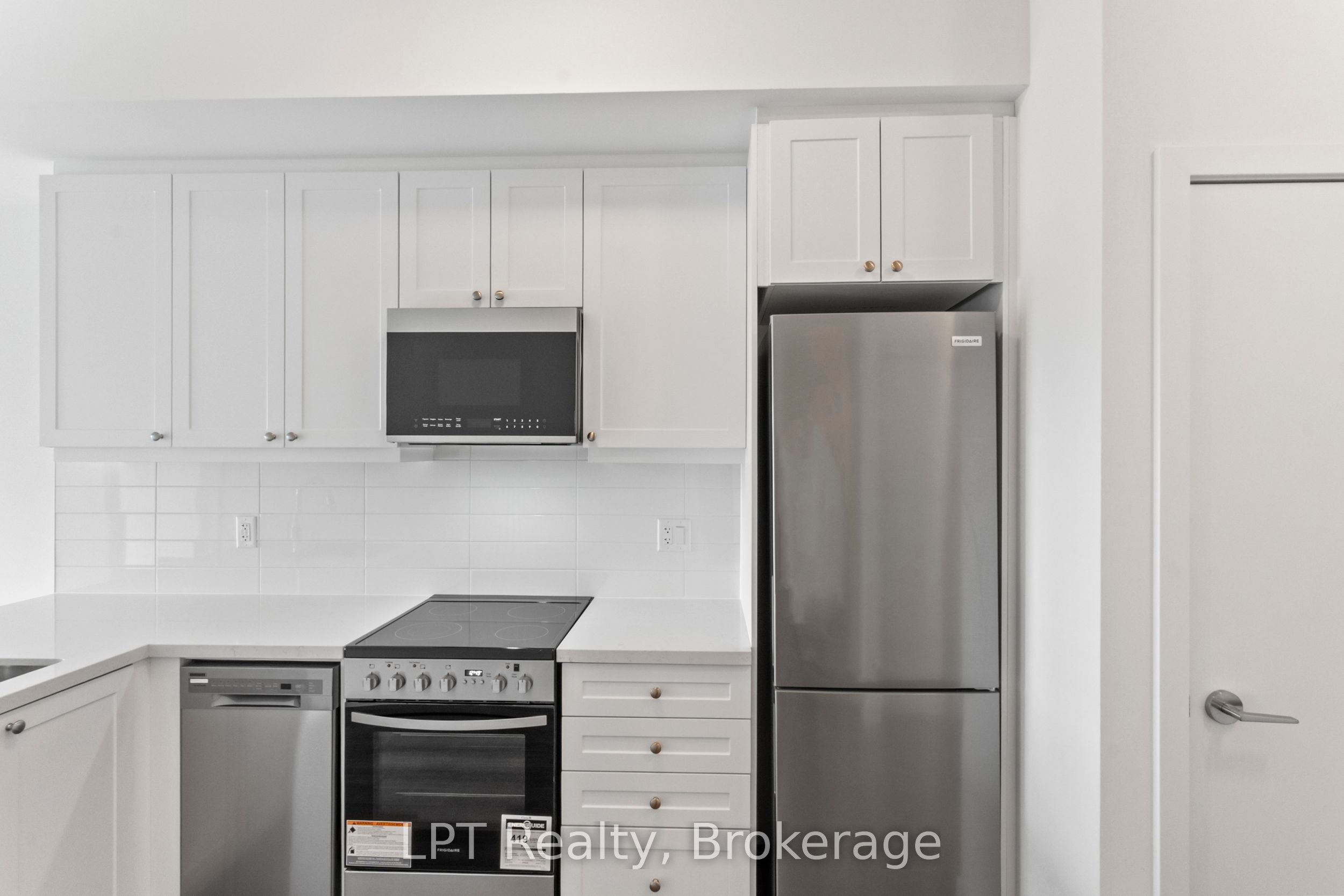 51 Clarington Boulevard 917