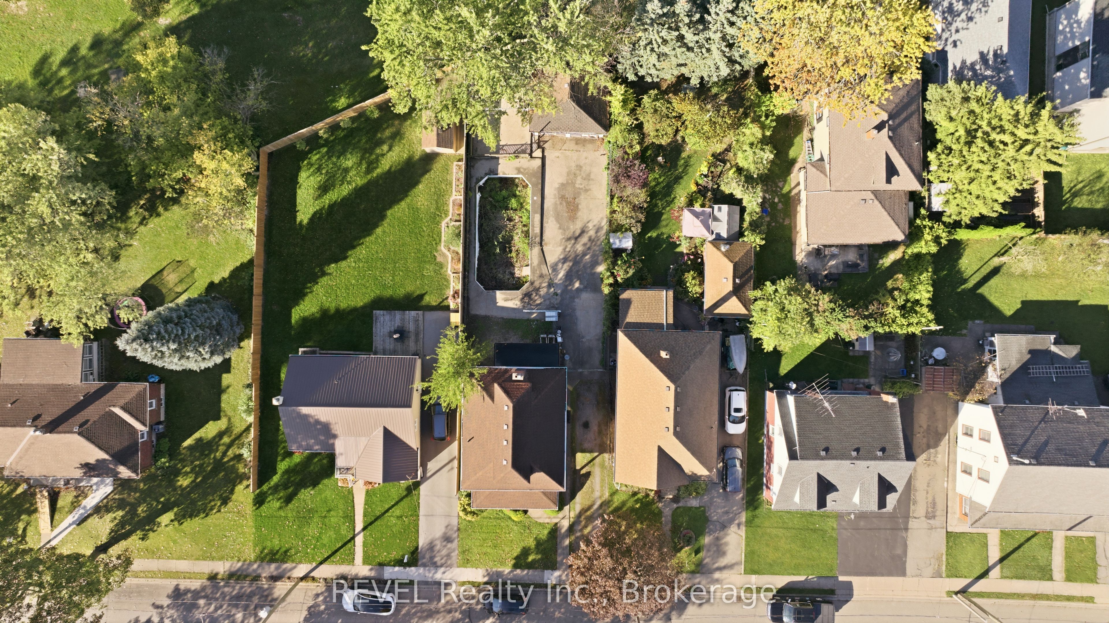 63 Carleton Street S
