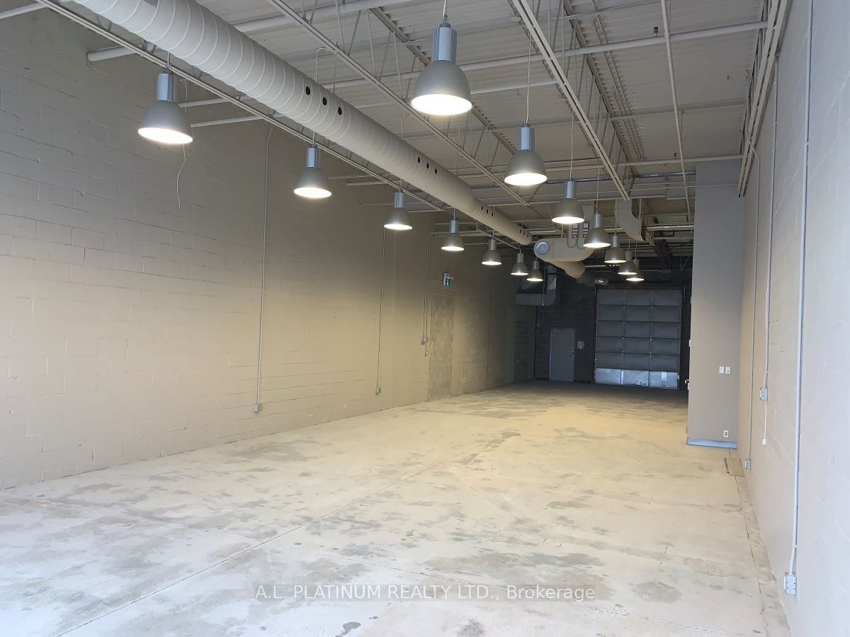 2721 Markham Road 11