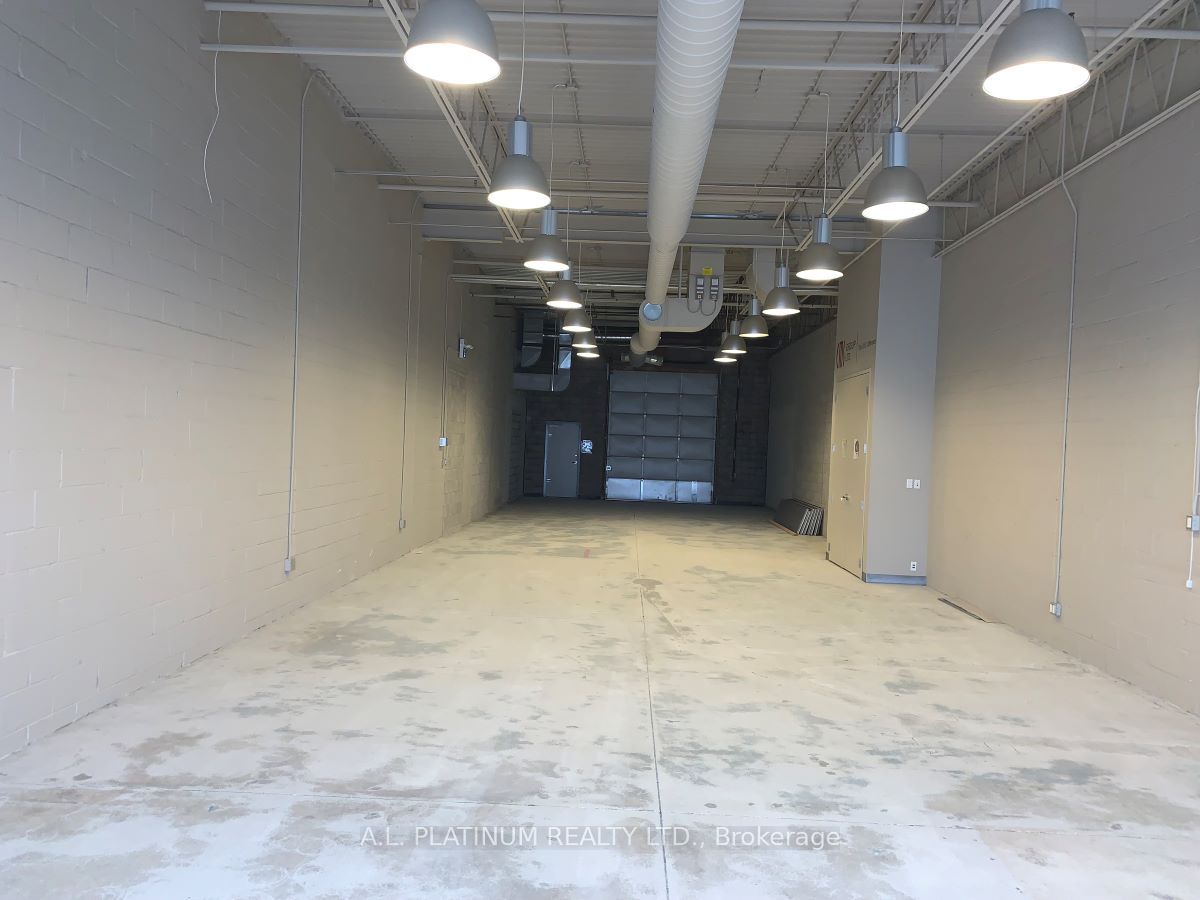 2721 Markham Road 11