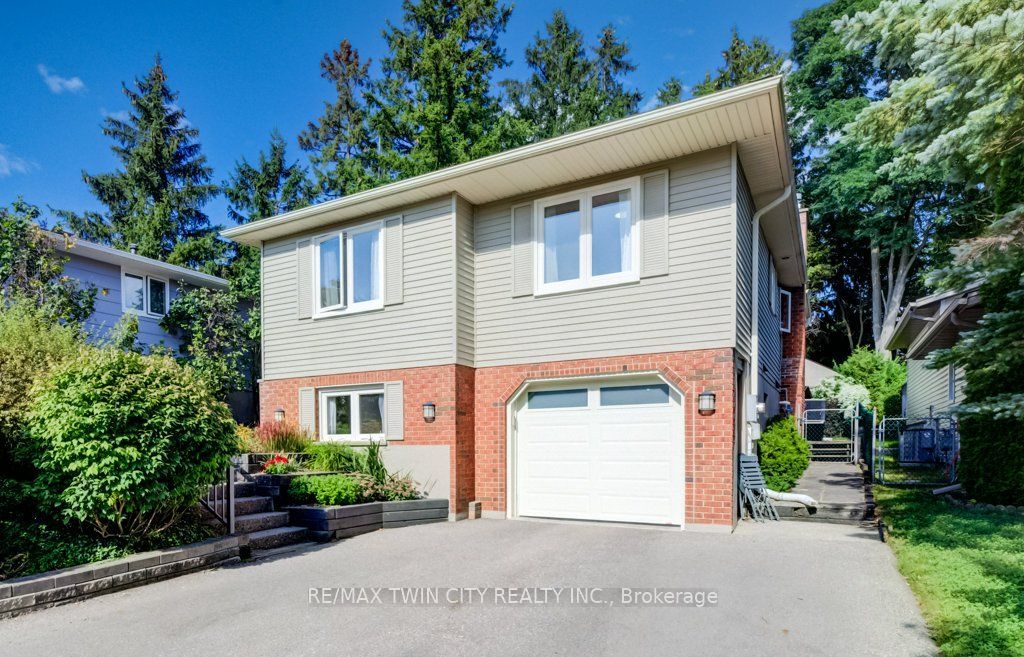12 Cobblestone Street